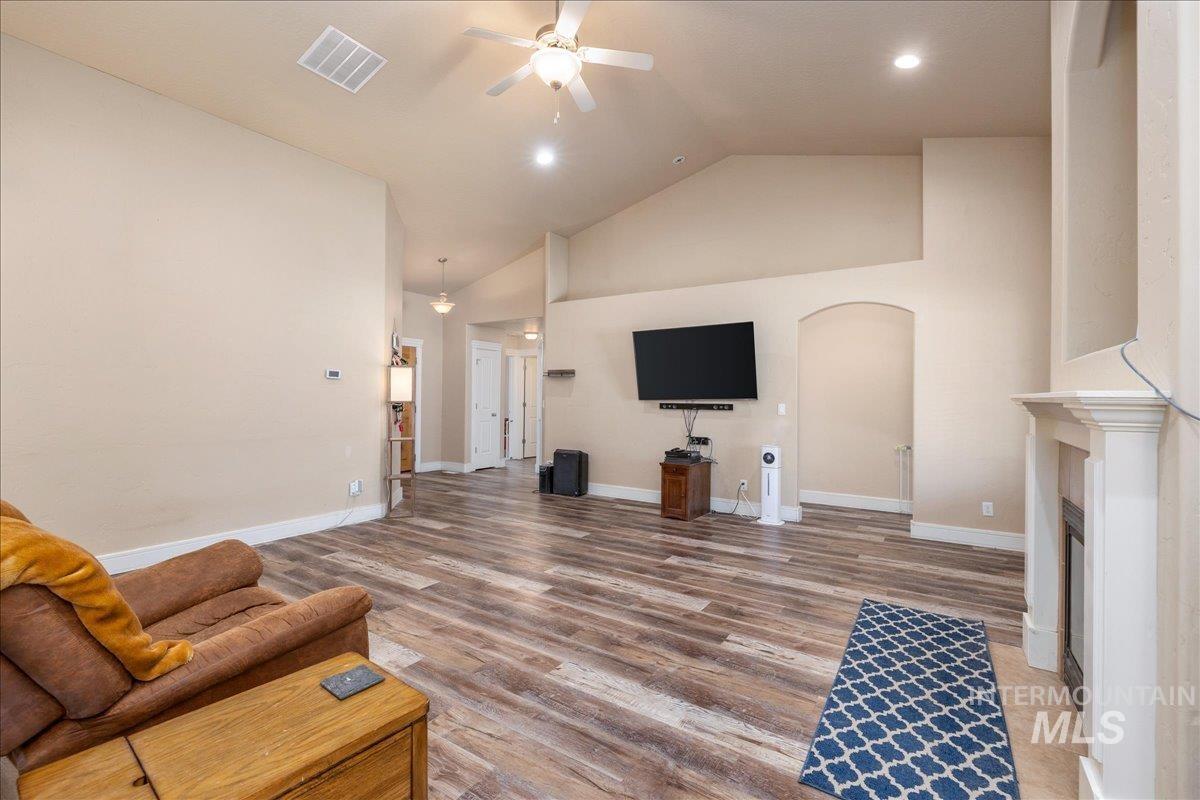 1061 SW Independence, Mountain Home, Idaho 83647, 3 Bedrooms, 2 Bathrooms, Residential For Sale, Price $387,000,MLS 98983060