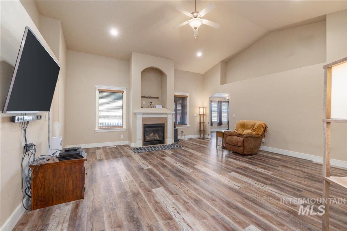 1061 SW Independence, Mountain Home, Idaho 83647, 3 Bedrooms, 2 Bathrooms, Residential For Sale, Price $387,000,MLS 98983060