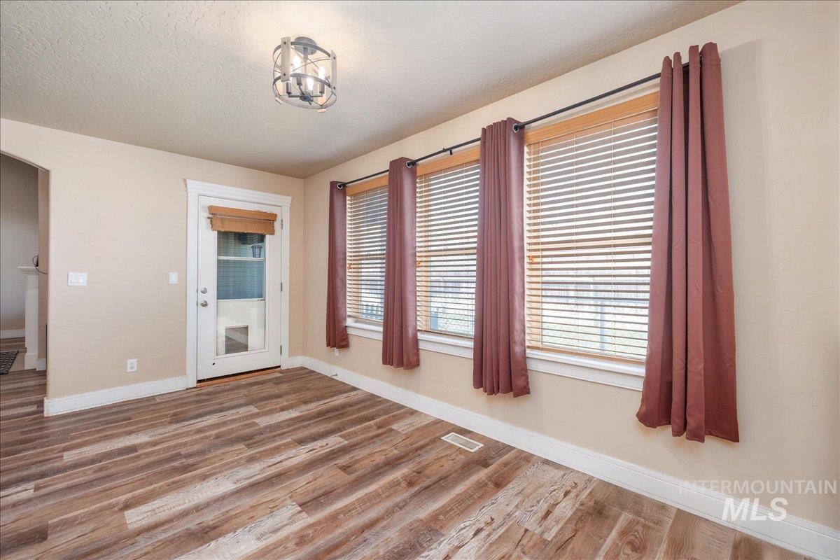 1061 SW Independence, Mountain Home, Idaho 83647, 3 Bedrooms, 2 Bathrooms, Residential For Sale, Price $387,000,MLS 98983060