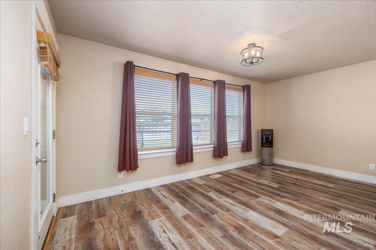 1061 SW Independence, Mountain Home, Idaho 83647, 3 Bedrooms, 2 Bathrooms, Residential For Sale, Price $387,000,MLS 98983060