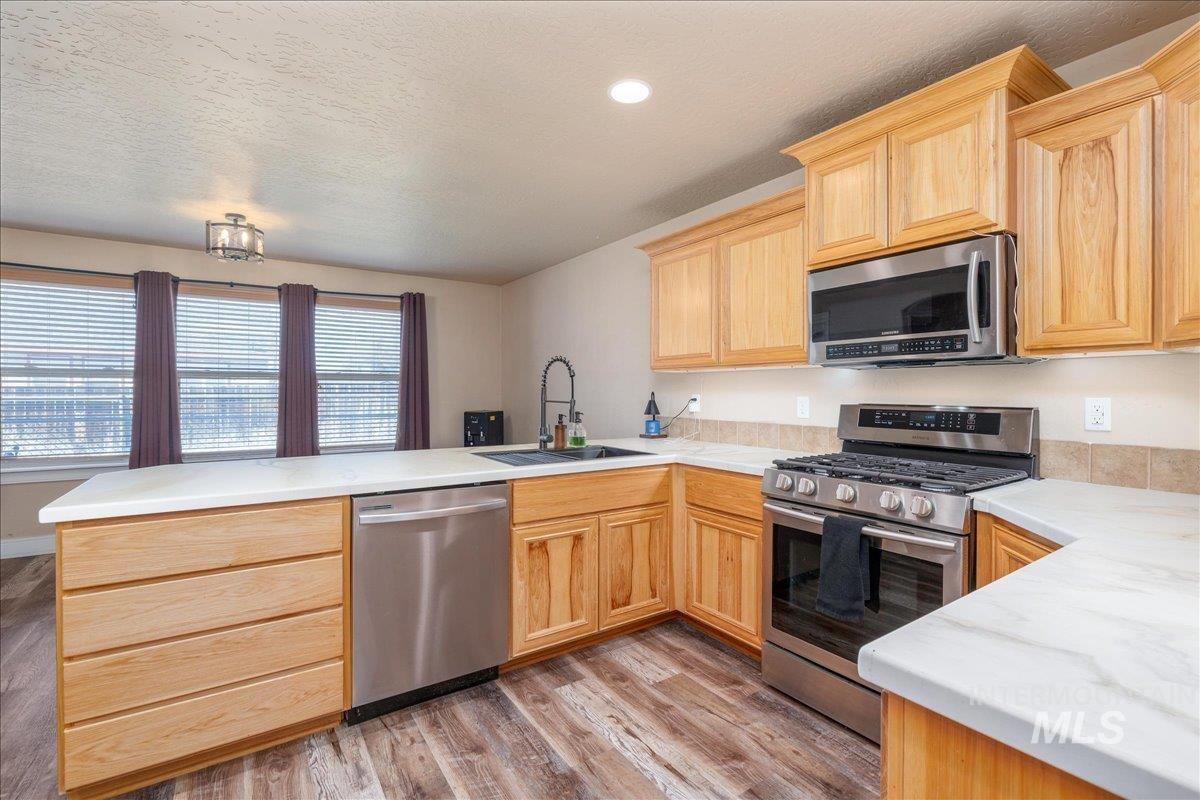 1061 SW Independence, Mountain Home, Idaho 83647, 3 Bedrooms, 2 Bathrooms, Residential For Sale, Price $387,000,MLS 98983060