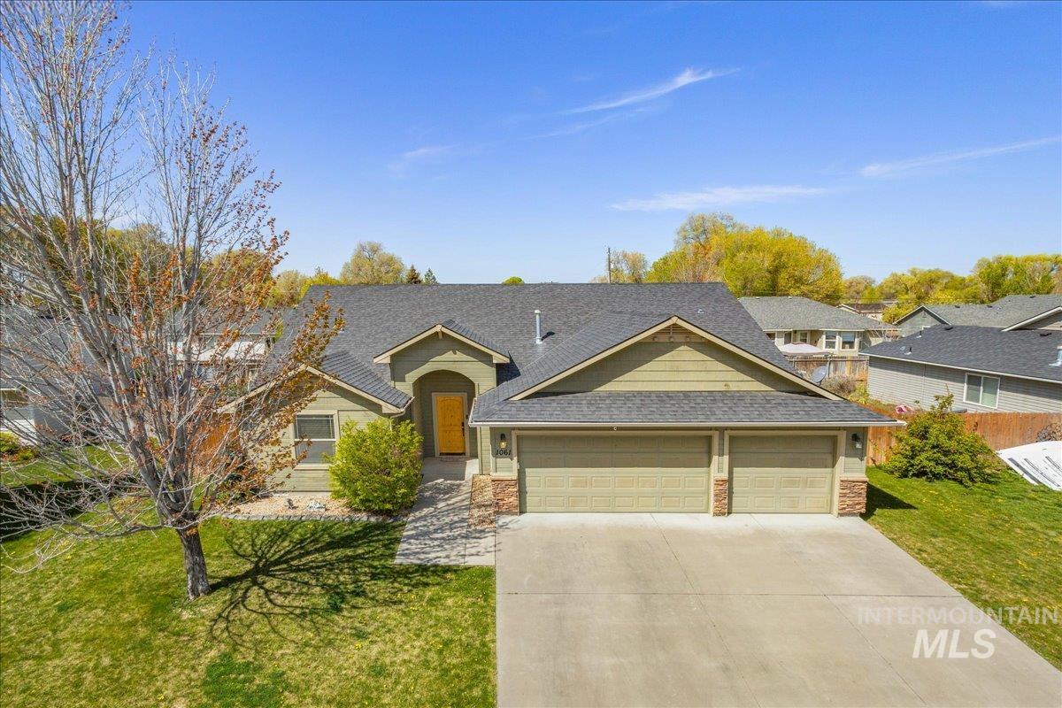 1061 SW Independence, Mountain Home, Idaho 83647, 3 Bedrooms, 2 Bathrooms, Residential For Sale, Price $387,000,MLS 98983060
