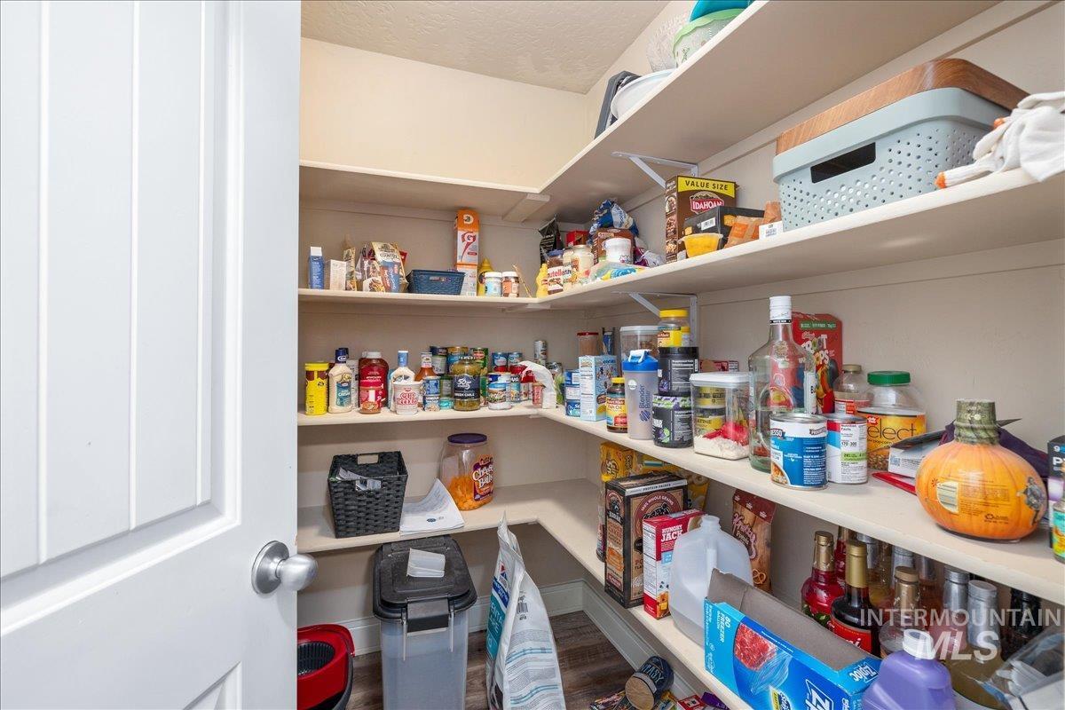 1061 SW Independence, Mountain Home, Idaho 83647, 3 Bedrooms, 2 Bathrooms, Residential For Sale, Price $387,000,MLS 98983060