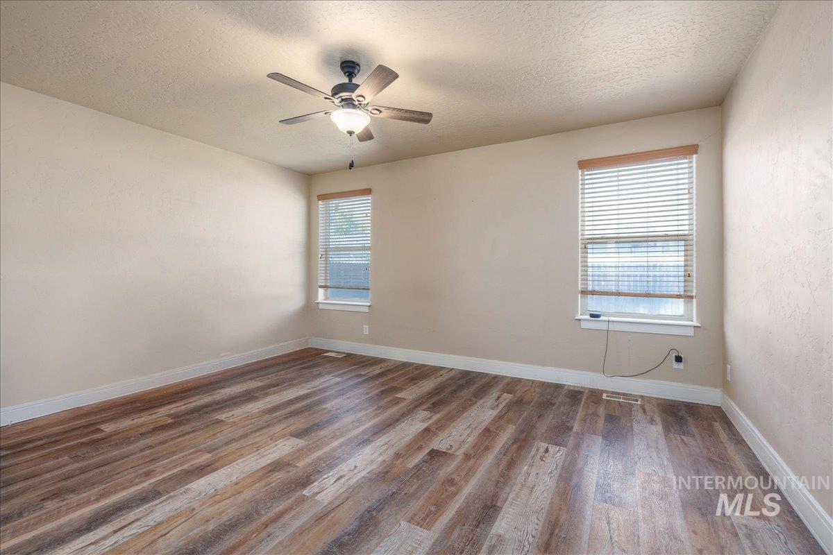 1061 SW Independence, Mountain Home, Idaho 83647, 3 Bedrooms, 2 Bathrooms, Residential For Sale, Price $387,000,MLS 98983060