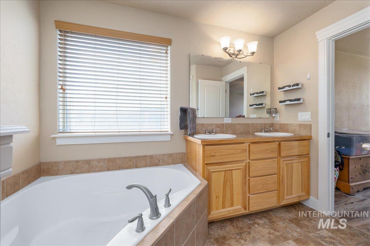 1061 SW Independence, Mountain Home, Idaho 83647, 3 Bedrooms, 2 Bathrooms, Residential For Sale, Price $387,000,MLS 98983060