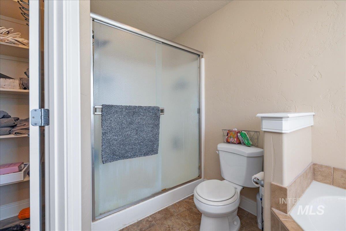 1061 SW Independence, Mountain Home, Idaho 83647, 3 Bedrooms, 2 Bathrooms, Residential For Sale, Price $387,000,MLS 98983060