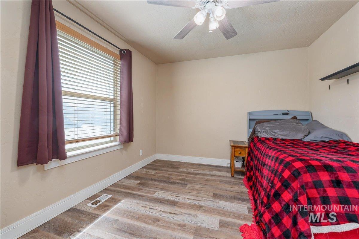 1061 SW Independence, Mountain Home, Idaho 83647, 3 Bedrooms, 2 Bathrooms, Residential For Sale, Price $387,000,MLS 98983060