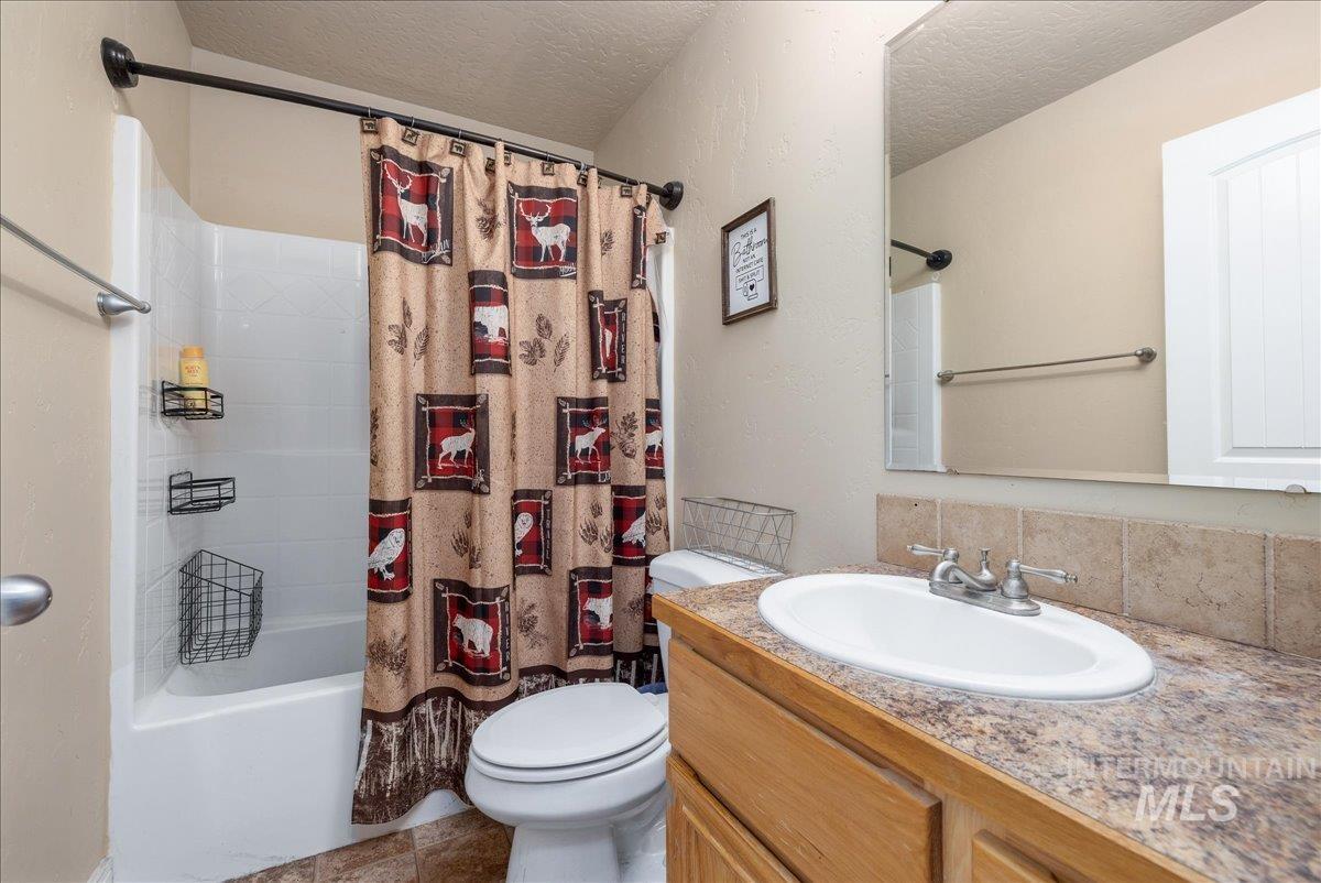 1061 SW Independence, Mountain Home, Idaho 83647, 3 Bedrooms, 2 Bathrooms, Residential For Sale, Price $387,000,MLS 98983060