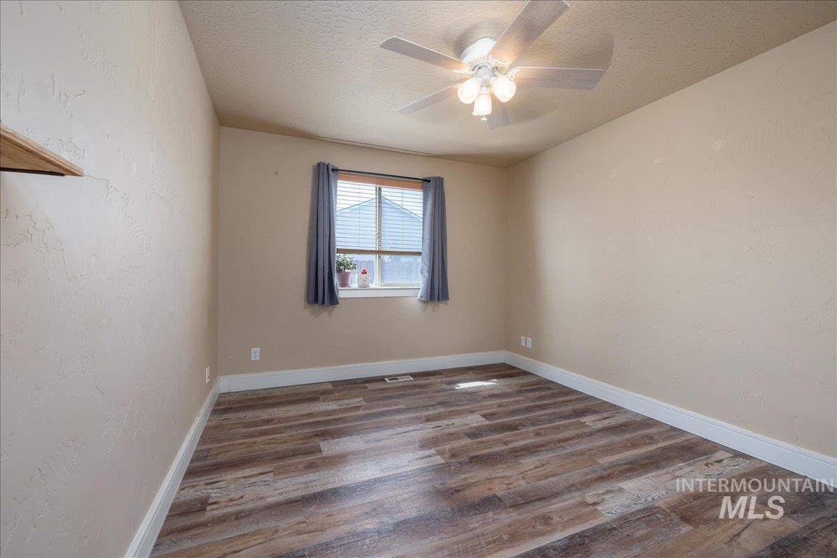 1061 SW Independence, Mountain Home, Idaho 83647, 3 Bedrooms, 2 Bathrooms, Residential For Sale, Price $387,000,MLS 98983060