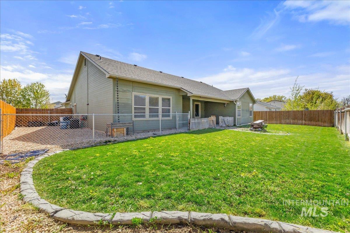 1061 SW Independence, Mountain Home, Idaho 83647, 3 Bedrooms, 2 Bathrooms, Residential For Sale, Price $387,000,MLS 98983060