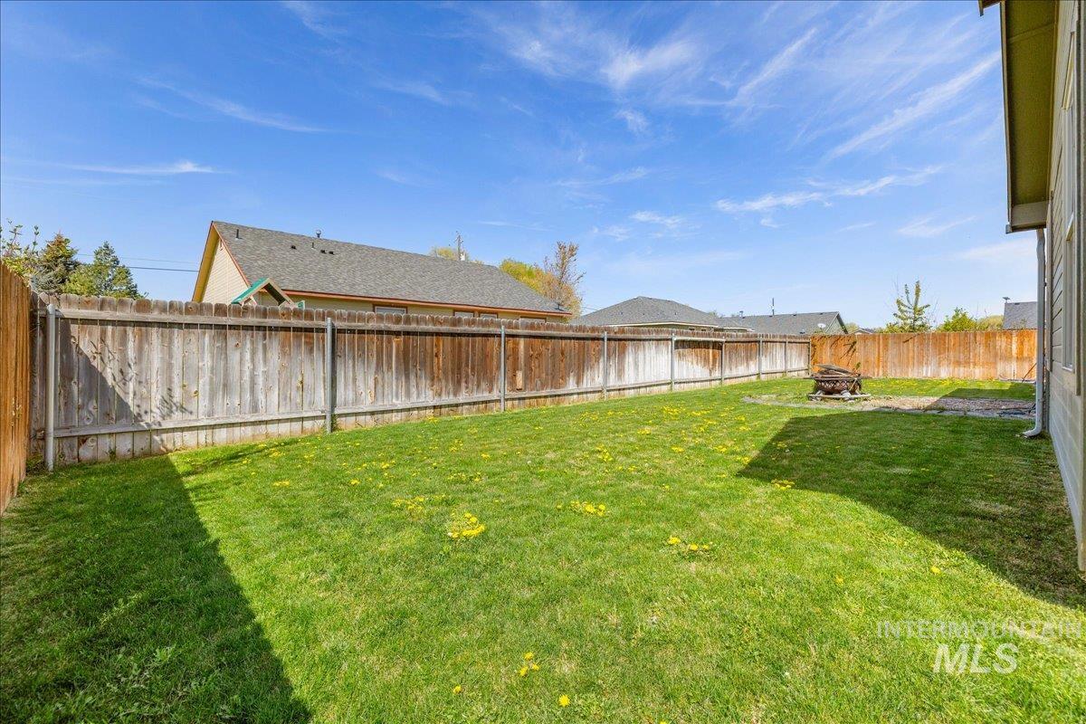 1061 SW Independence, Mountain Home, Idaho 83647, 3 Bedrooms, 2 Bathrooms, Residential For Sale, Price $387,000,MLS 98983060