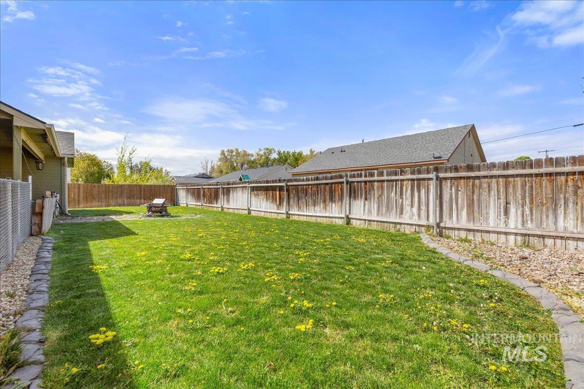 1061 SW Independence, Mountain Home, Idaho 83647, 3 Bedrooms, 2 Bathrooms, Residential For Sale, Price $387,000,MLS 98983060