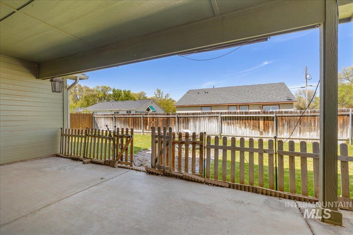 1061 SW Independence, Mountain Home, Idaho 83647, 3 Bedrooms, 2 Bathrooms, Residential For Sale, Price $387,000,MLS 98983060