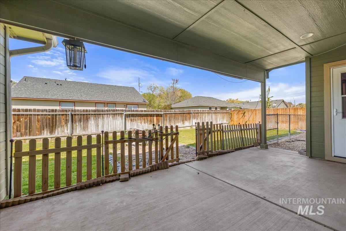 1061 SW Independence, Mountain Home, Idaho 83647, 3 Bedrooms, 2 Bathrooms, Residential For Sale, Price $387,000,MLS 98983060