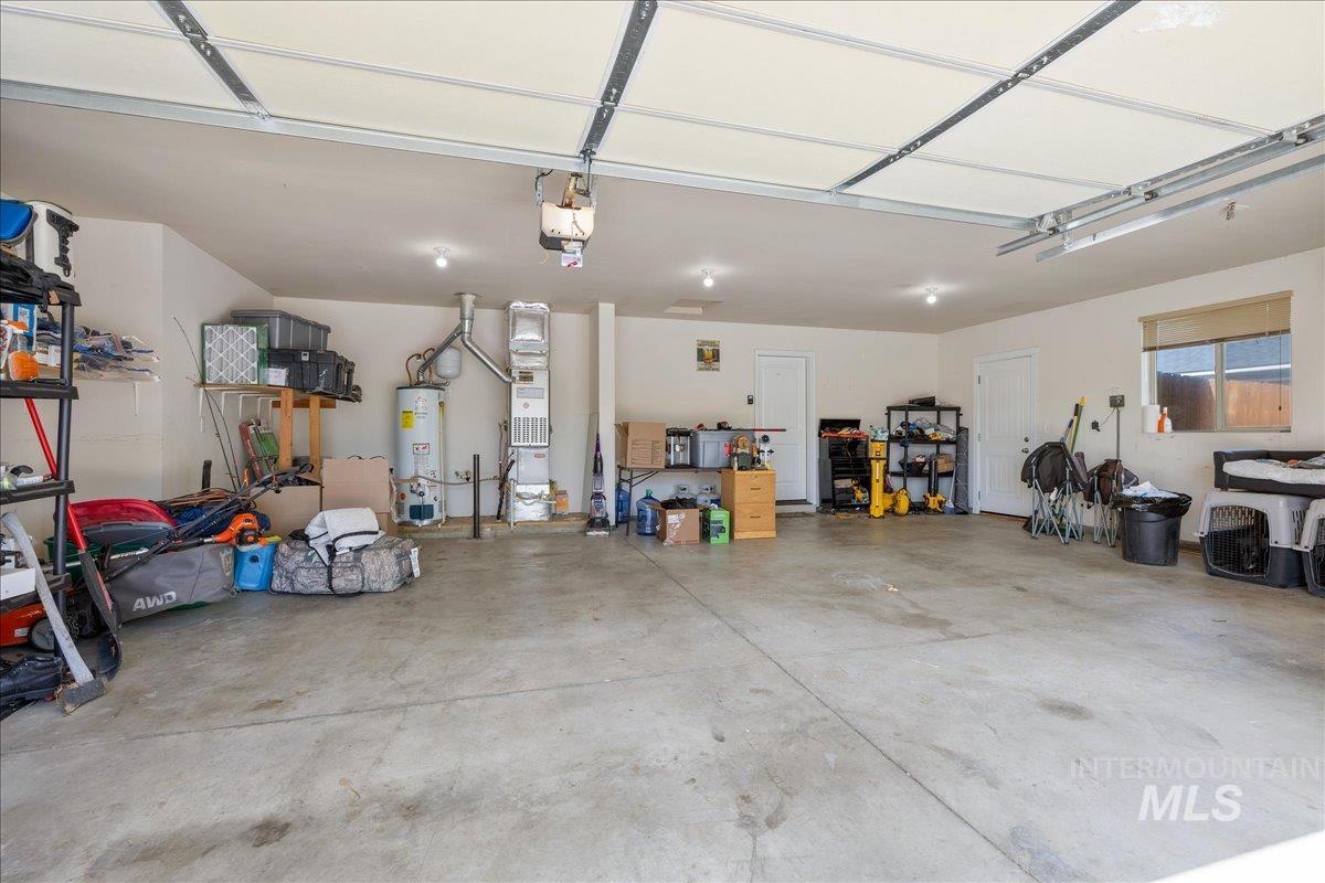 1061 SW Independence, Mountain Home, Idaho 83647, 3 Bedrooms, 2 Bathrooms, Residential For Sale, Price $387,000,MLS 98983060