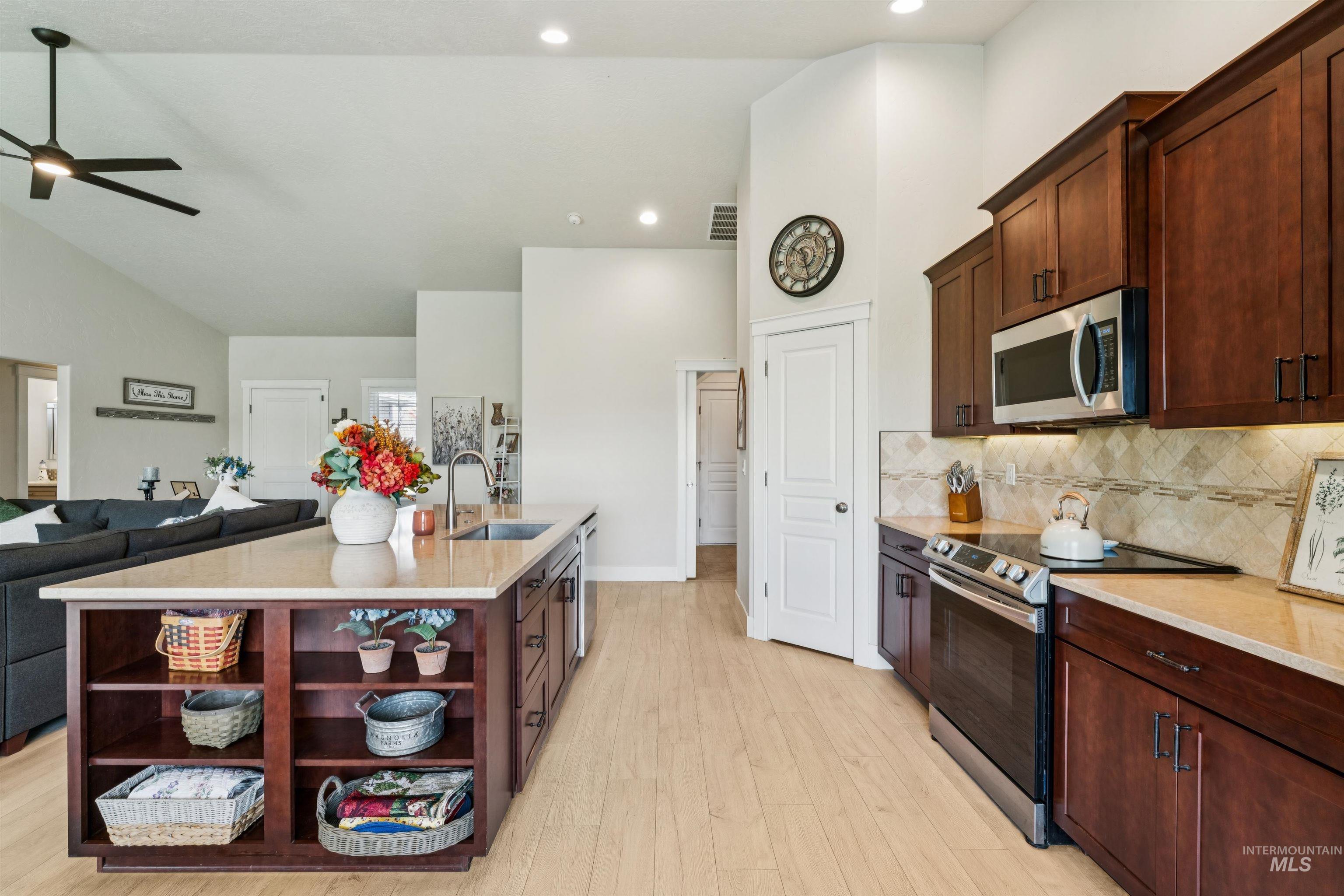 6249 Pershall RD, Marsing, Idaho 83639, 3 Bedrooms, 2 Bathrooms, Residential For Sale, Price $939,900,MLS 98983061