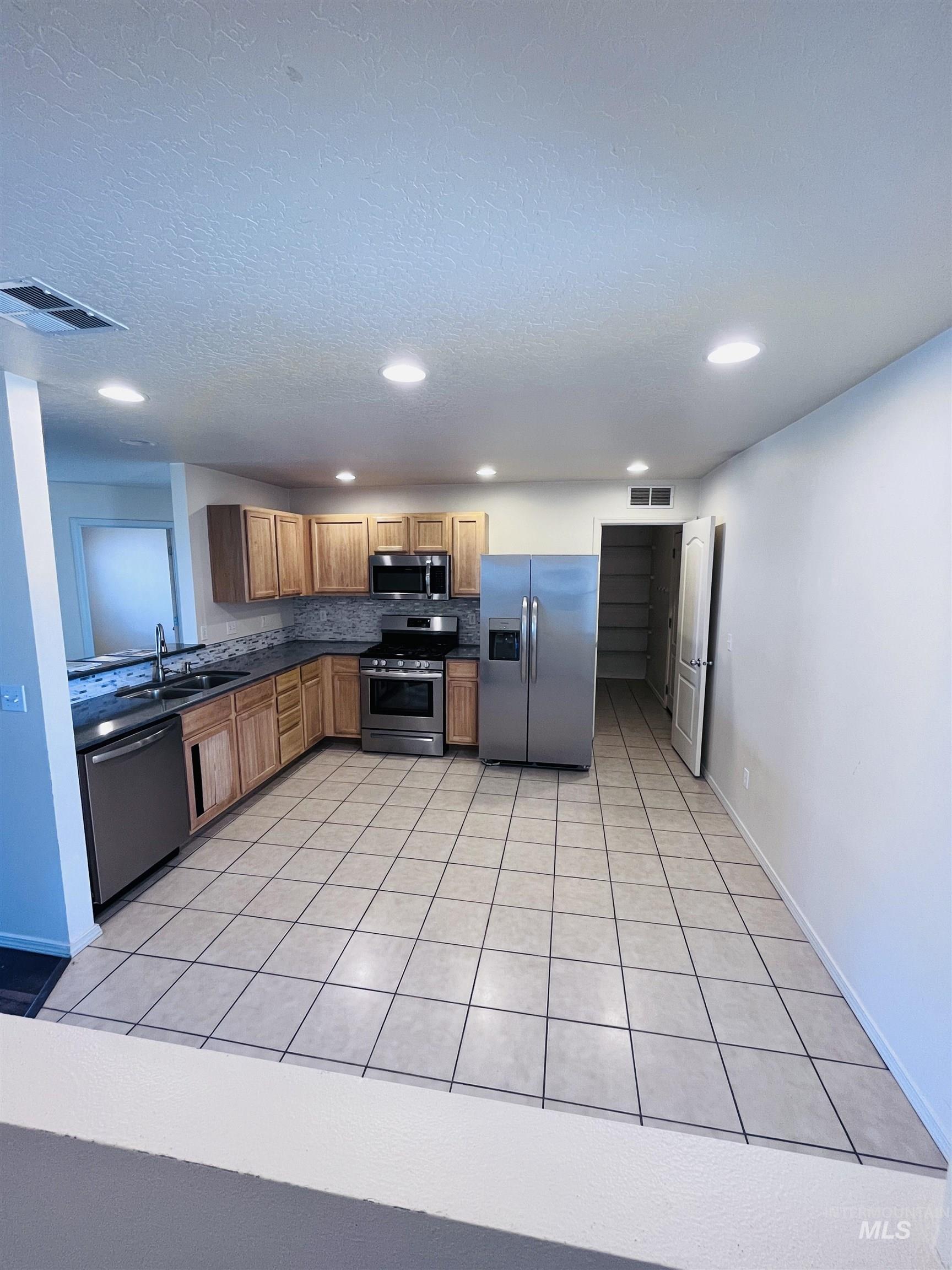 13814 Judson St, Caldwell, Idaho 83607, 3 Bedrooms, 2 Bathrooms, Residential For Sale, Price $330,000,MLS 98983064