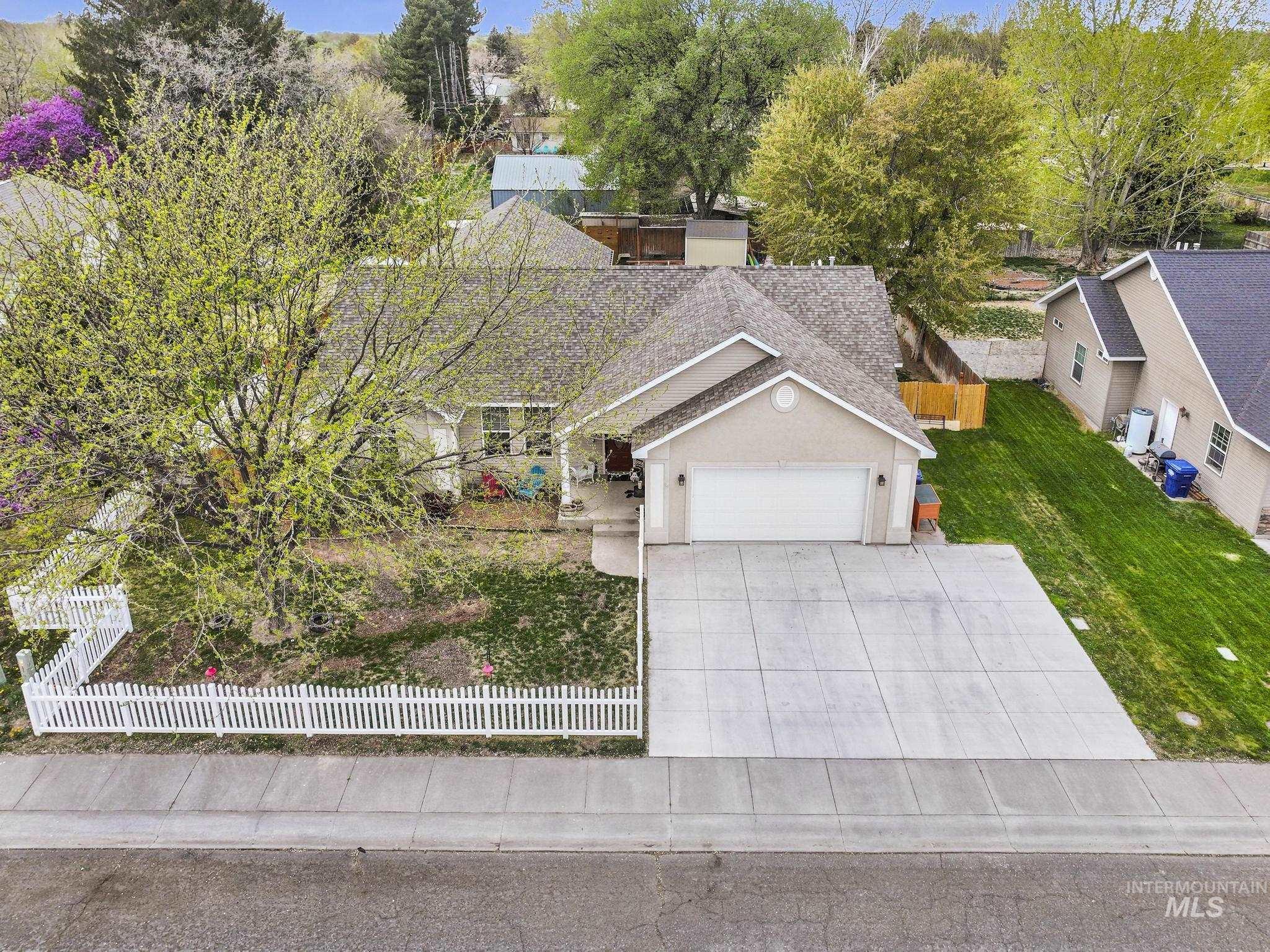 1413 Winterlane, Jerome, Idaho 83338-0000, 4 Bedrooms, 2.5 Bathrooms, Residential For Sale, Price $419,000,MLS 98983065