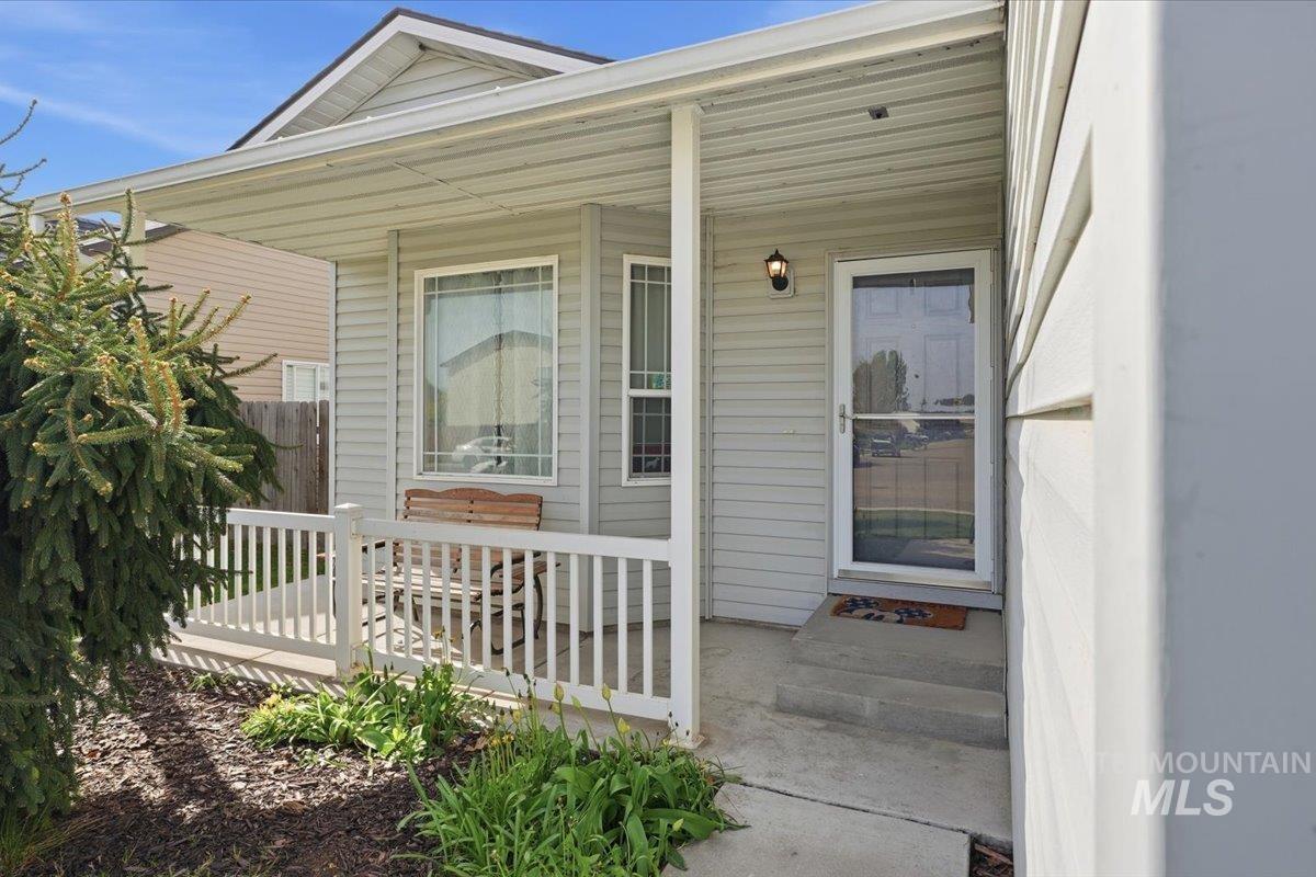 2714 Colfax Dr, Caldwell, Idaho 83607, 4 Bedrooms, 2.5 Bathrooms, Residential For Sale, Price $399,900,MLS 98983070