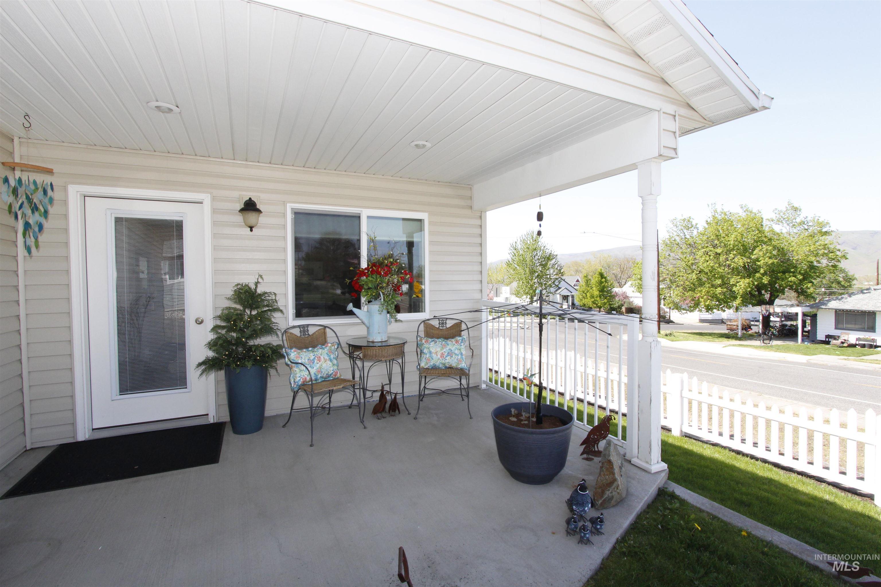 1803 16th St, Lewiston, Idaho 83501, 2 Bedrooms, 2 Bathrooms, Residential For Sale, Price $325,000,MLS 98983075
