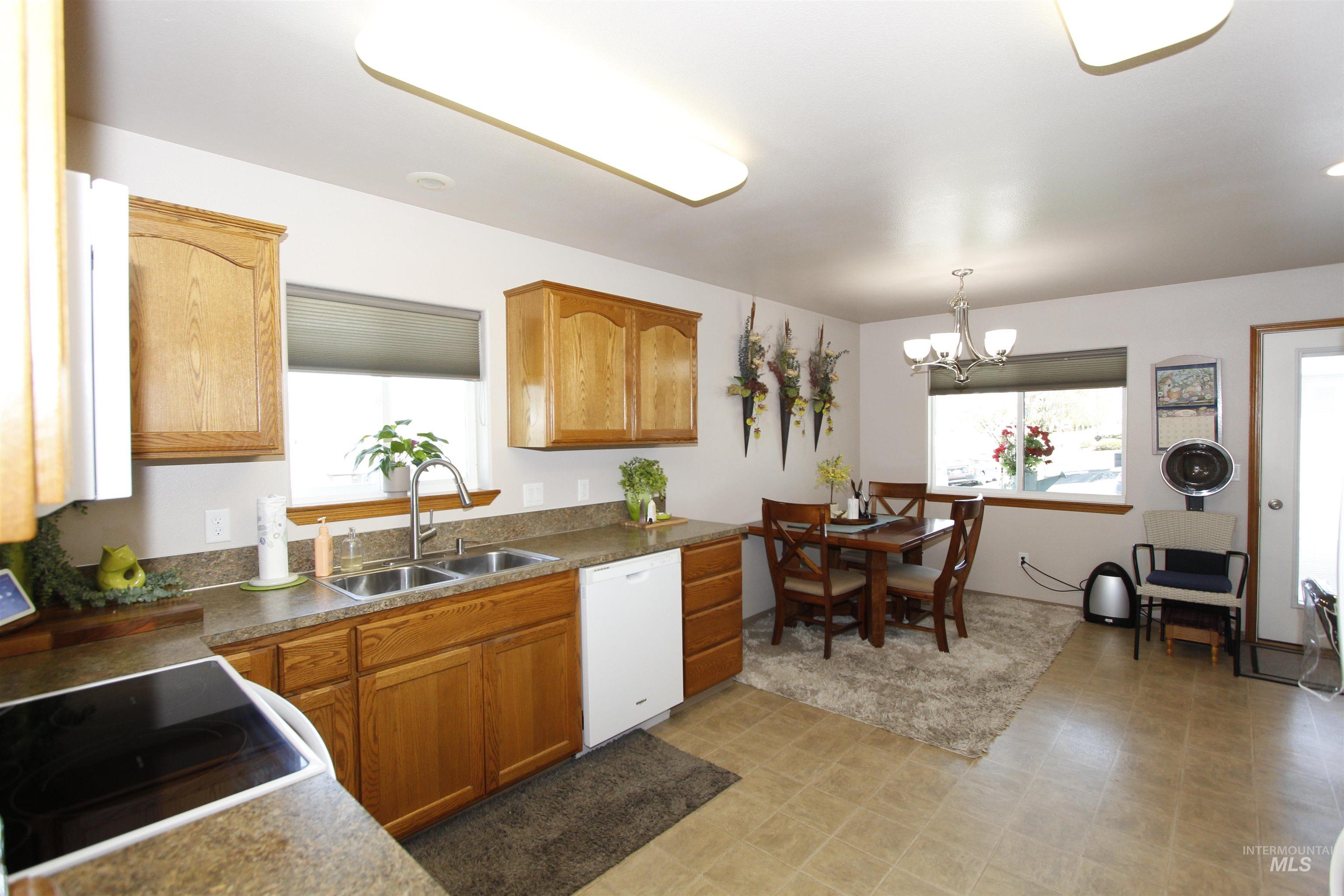 1803 16th St, Lewiston, Idaho 83501, 2 Bedrooms, 2 Bathrooms, Residential For Sale, Price $325,000,MLS 98983075