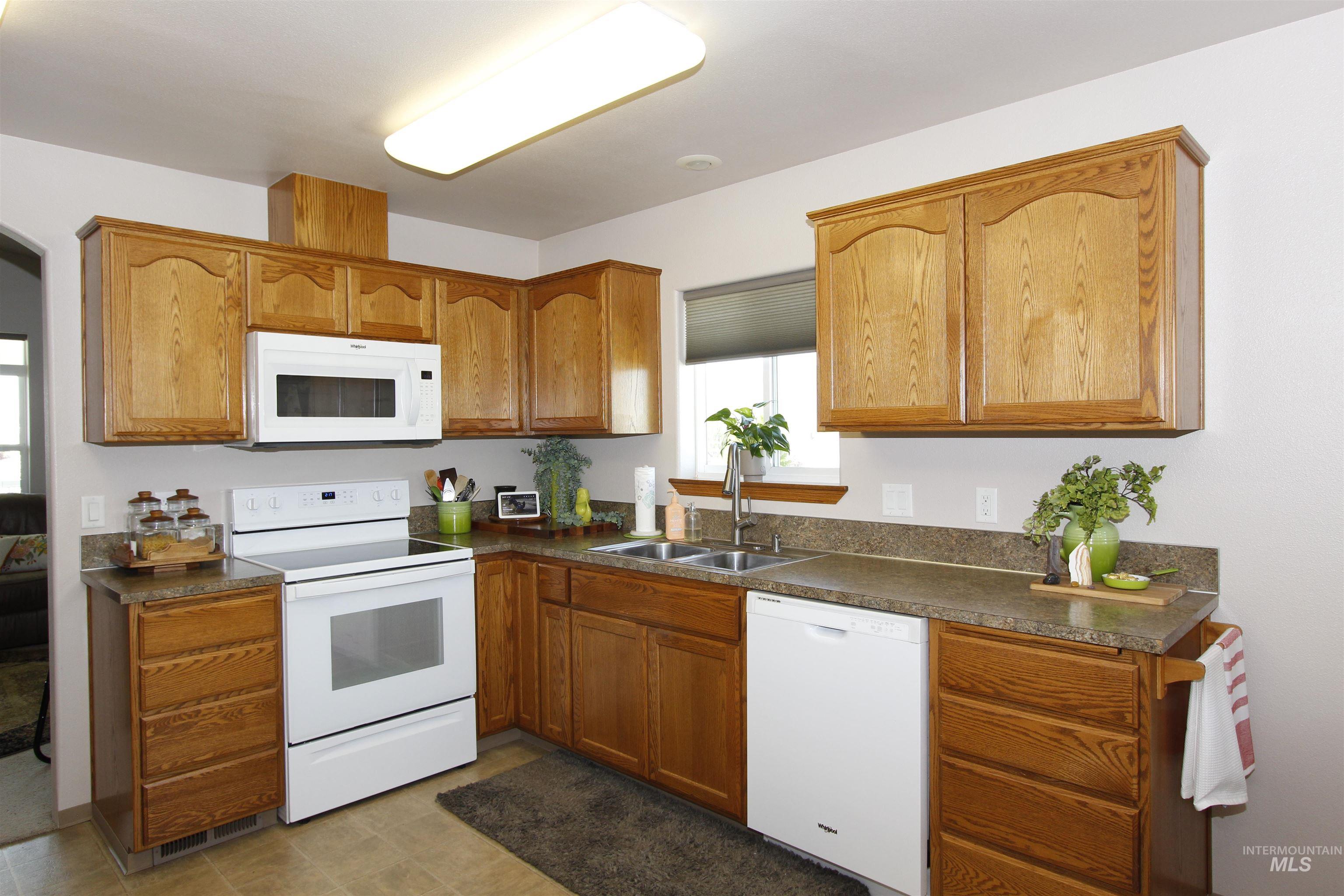 1803 16th St, Lewiston, Idaho 83501, 2 Bedrooms, 2 Bathrooms, Residential For Sale, Price $325,000,MLS 98983075