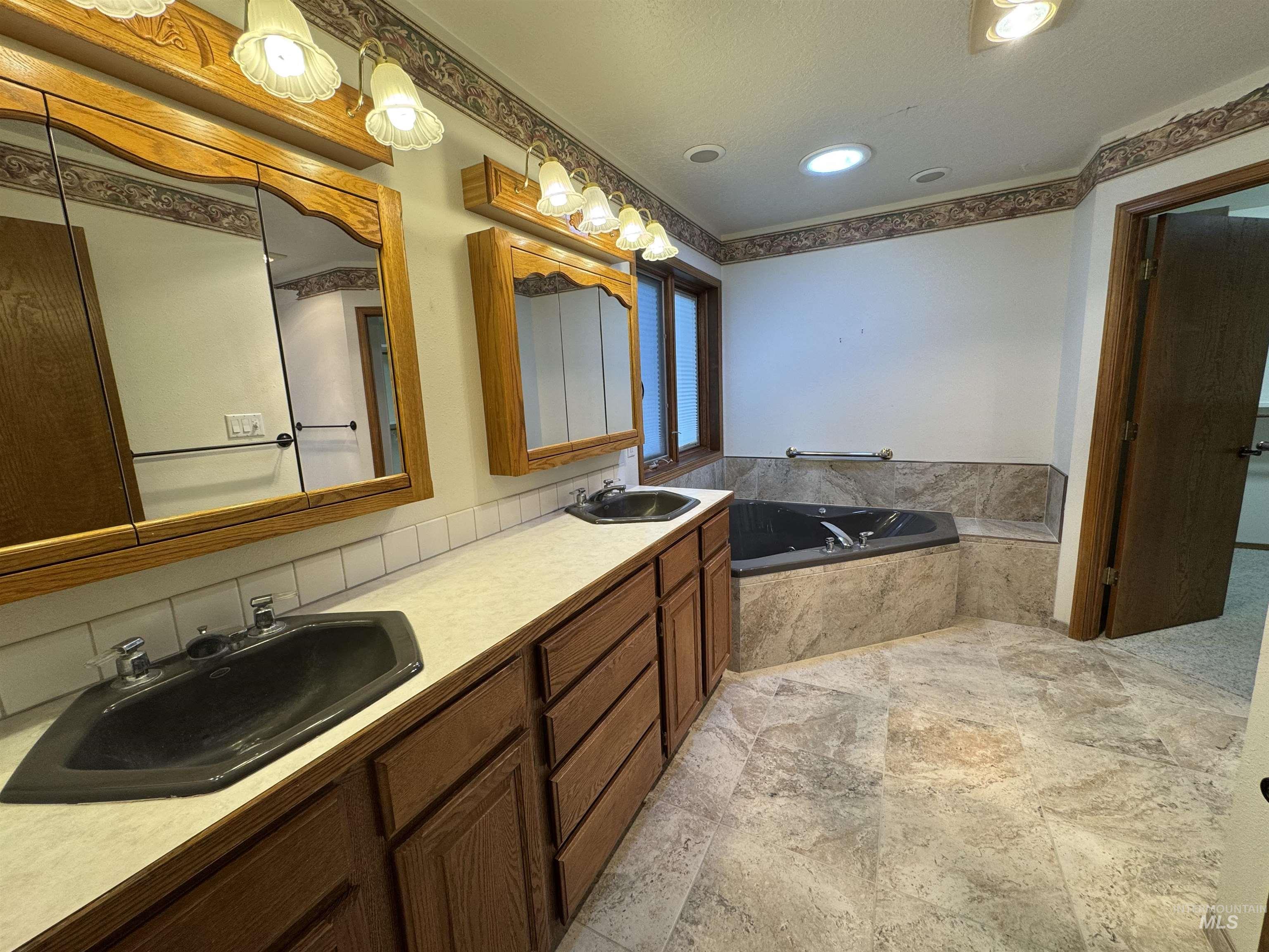 3474 E 3180 N, Kimberly, Idaho 83341, 3 Bedrooms, 2 Bathrooms, Residential For Sale, Price $678,000,MLS 98983080