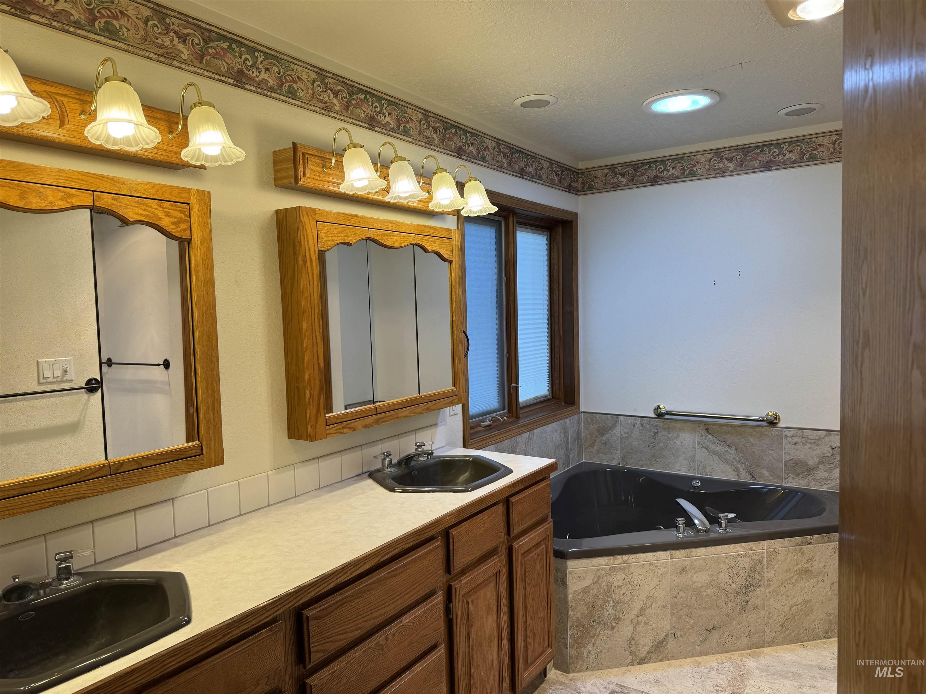 3474 E 3180 N, Kimberly, Idaho 83341, 3 Bedrooms, 2 Bathrooms, Residential For Sale, Price $678,000,MLS 98983080