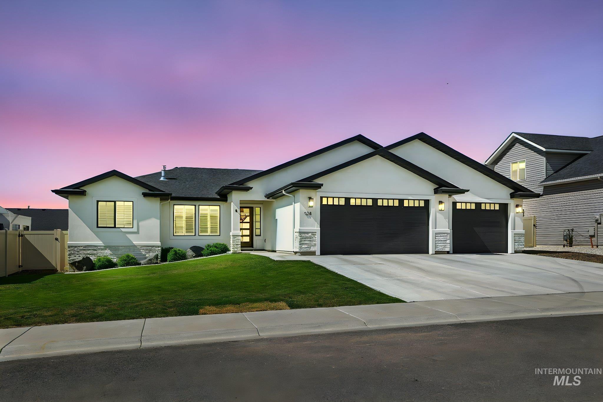 924 Elk Butte Ave., Kimberly, Idaho 83341, 3 Bedrooms, 2 Bathrooms, Residential For Sale, Price $435,000,MLS 98983082