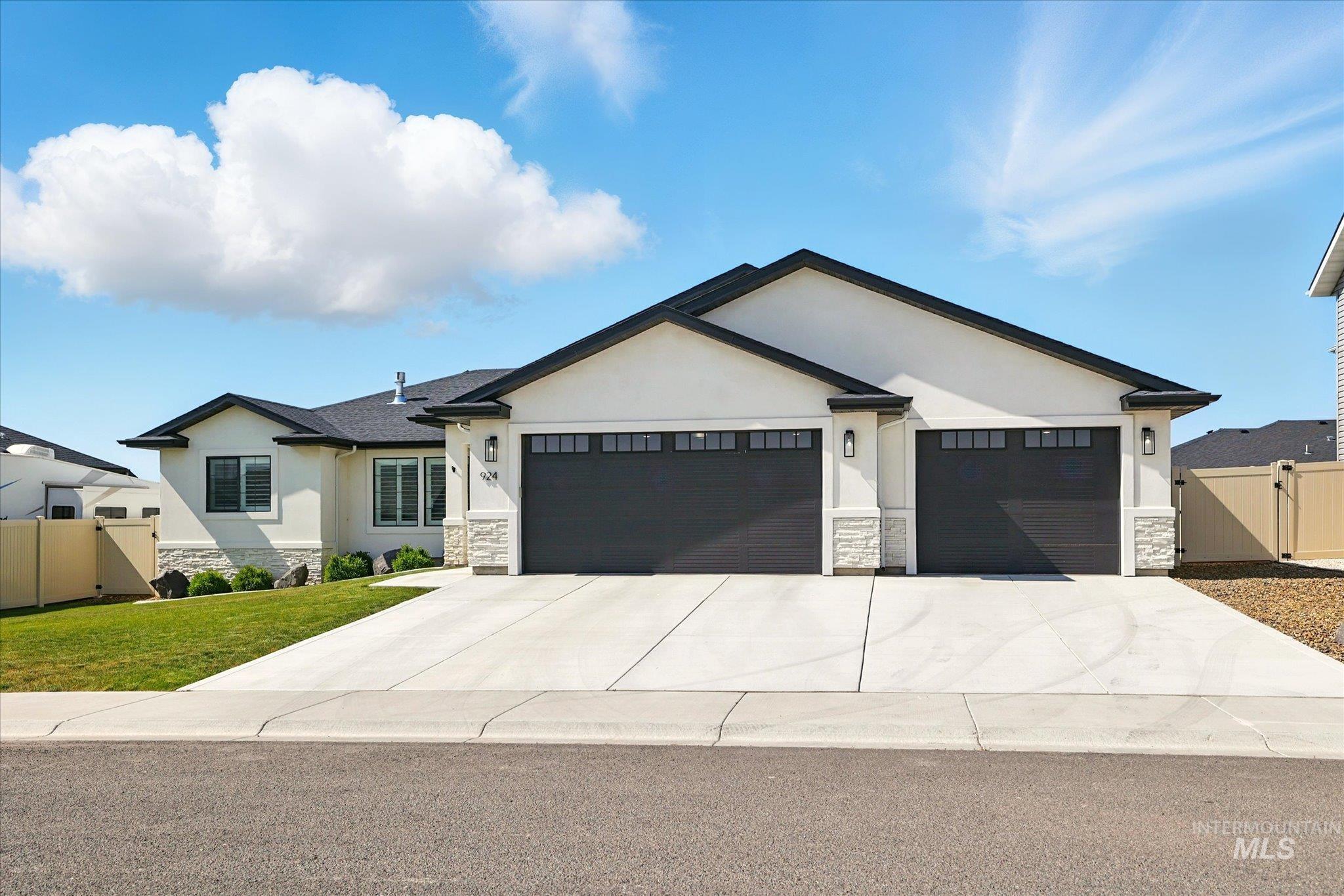924 Elk Butte Ave., Kimberly, Idaho 83341, 3 Bedrooms, 2 Bathrooms, Residential For Sale, Price $435,000,MLS 98983082