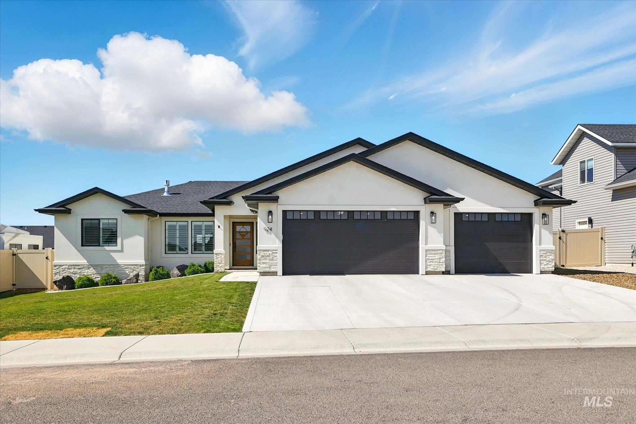 924 Elk Butte Ave., Kimberly, Idaho 83341, 3 Bedrooms, 2 Bathrooms, Residential For Sale, Price $435,000,MLS 98983082