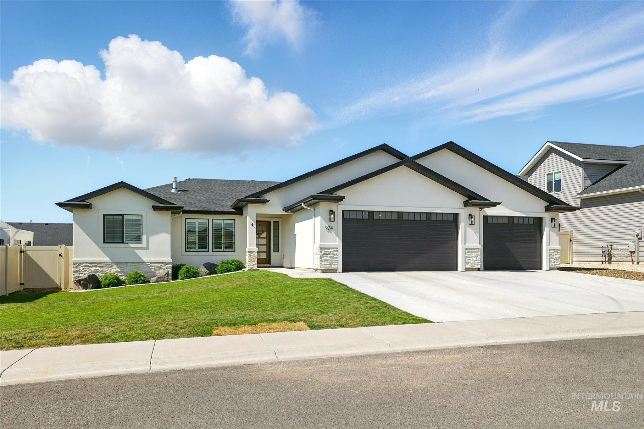 924 Elk Butte Ave., Kimberly, Idaho 83341, 3 Bedrooms, 2 Bathrooms, Residential For Sale, Price $435,000,MLS 98983082