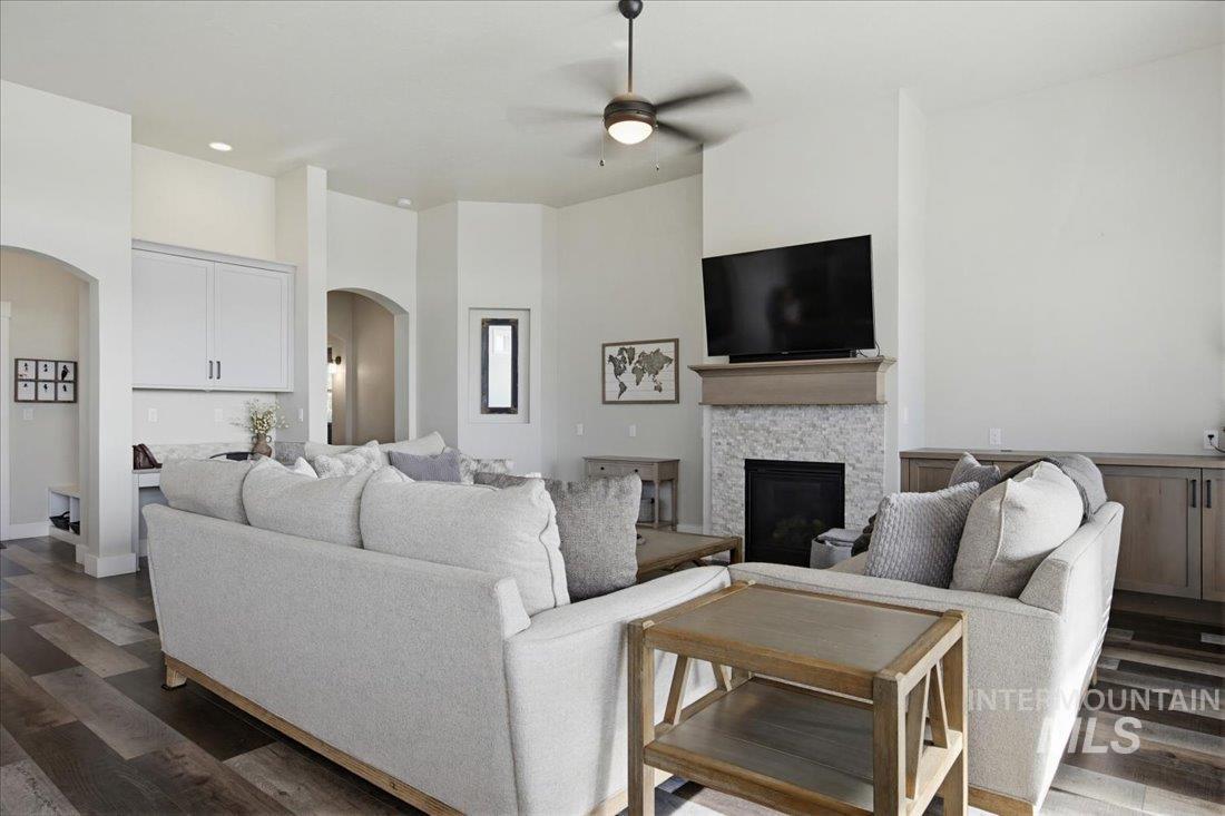 3093 NW 13Th St, Meridian, Idaho 83646-3168, 3 Bedrooms, 2 Bathrooms, Residential For Sale, Price $558,888, 98983083