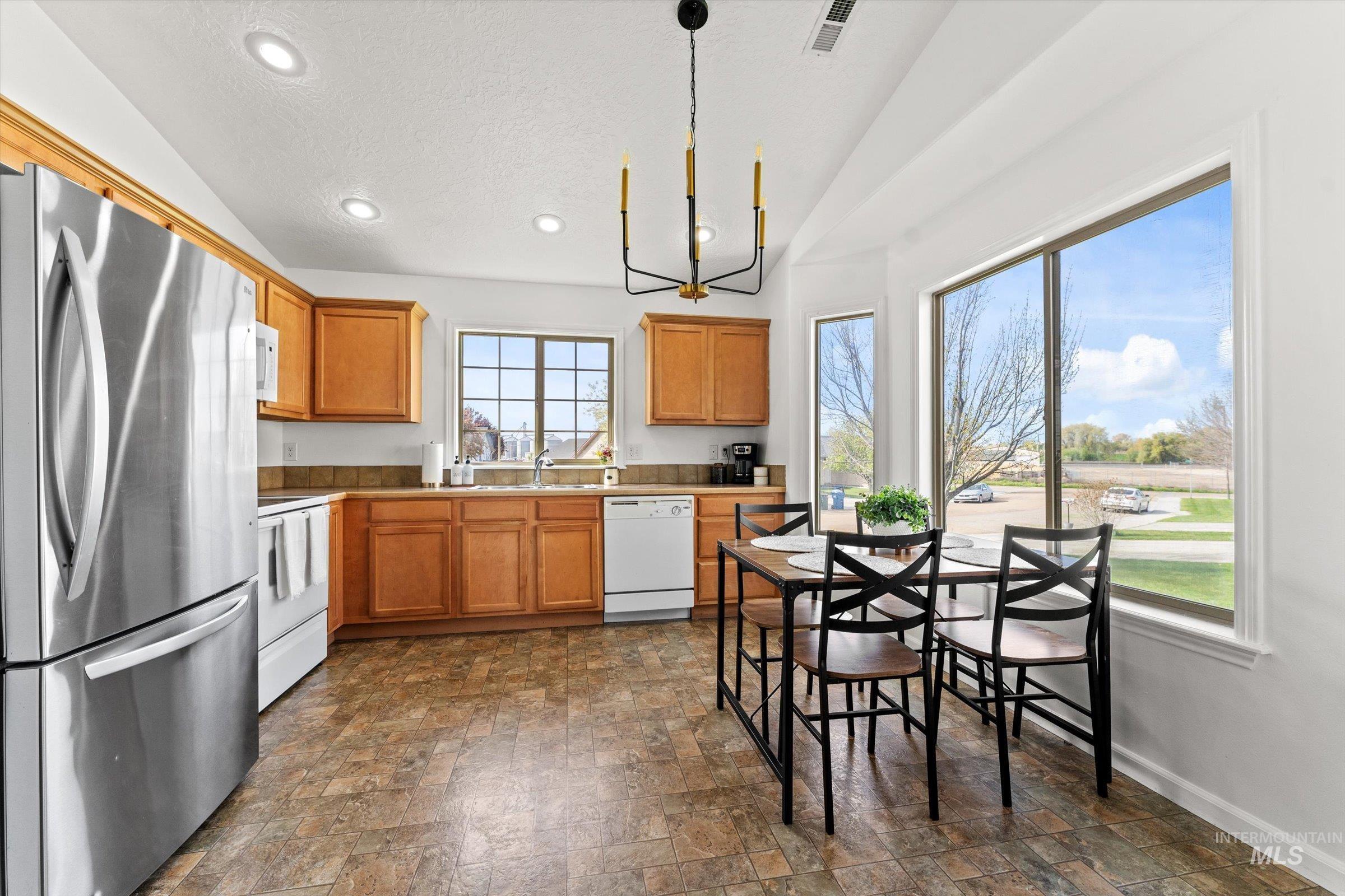 2600 E Carmel Ct, Nampa, Idaho 83687, 3 Bedrooms, 2 Bathrooms, Residential For Sale, Price $354,900,MLS 98983086