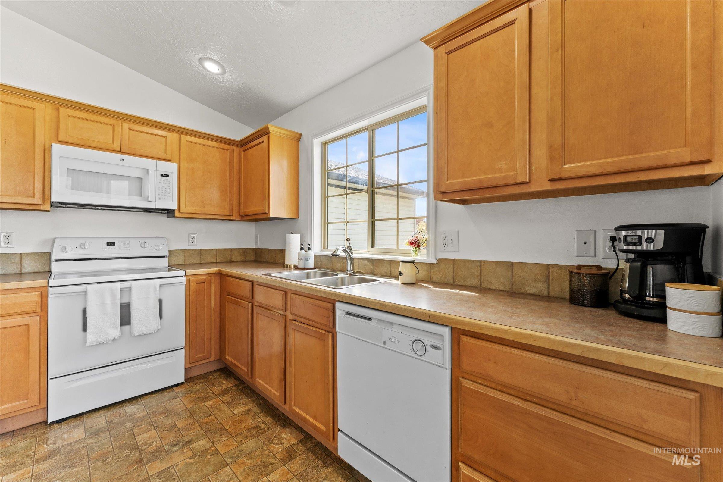 2600 E Carmel Ct, Nampa, Idaho 83687, 3 Bedrooms, 2 Bathrooms, Residential For Sale, Price $354,900,MLS 98983086