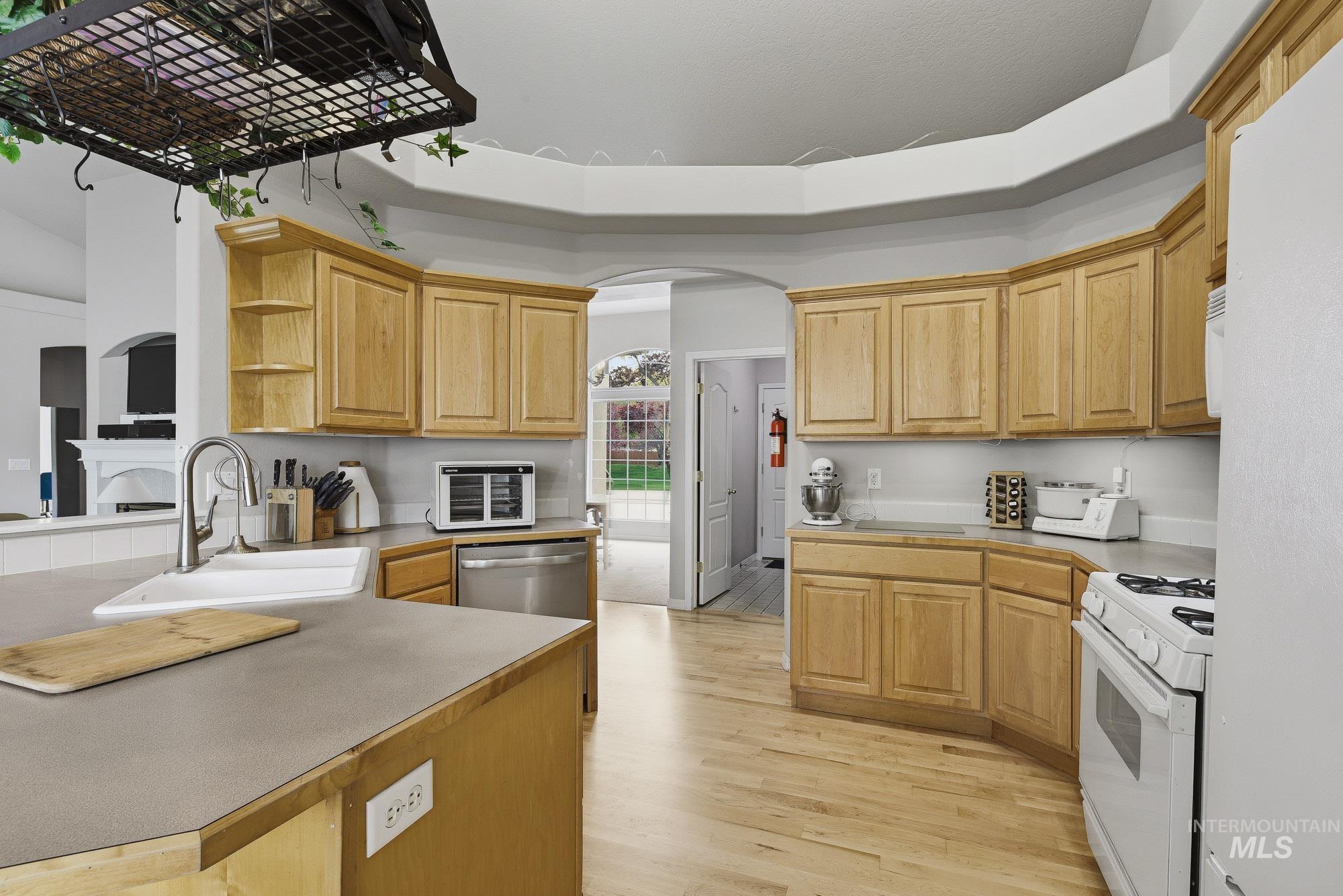 3043 S Slate Creek Way, Meridian, Idaho 83642, 5 Bedrooms, 3 Bathrooms, Residential For Sale, Price $634,900, 98983090