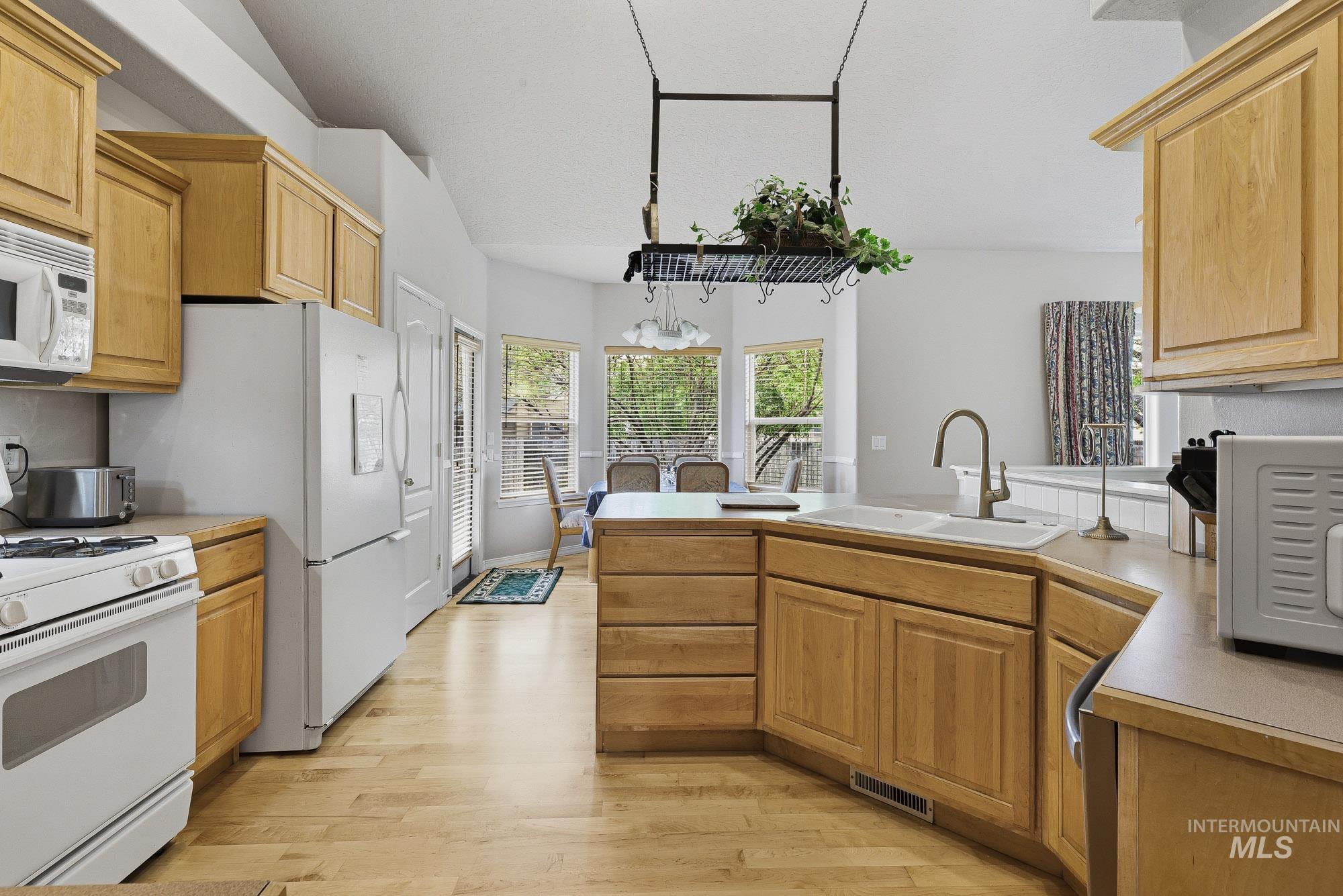 3043 S Slate Creek Way, Meridian, Idaho 83642, 5 Bedrooms, 3 Bathrooms, Residential For Sale, Price $634,900, 98983090