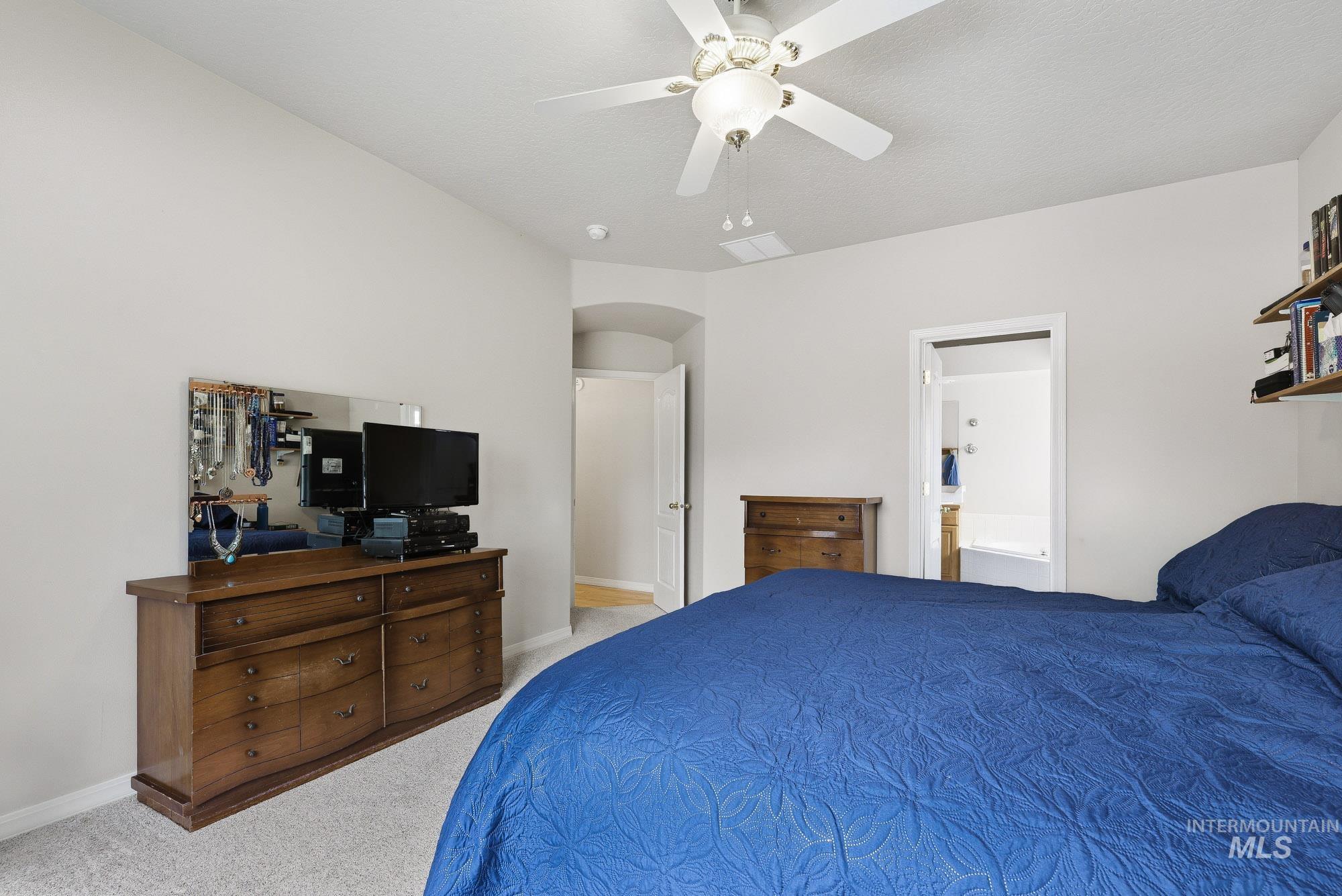 3043 S Slate Creek Way, Meridian, Idaho 83642, 5 Bedrooms, 3 Bathrooms, Residential For Sale, Price $634,900, 98983090