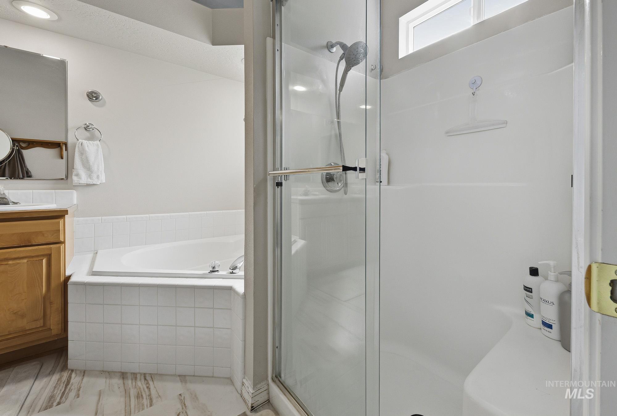 3043 S Slate Creek Way, Meridian, Idaho 83642, 5 Bedrooms, 3 Bathrooms, Residential For Sale, Price $634,900, 98983090