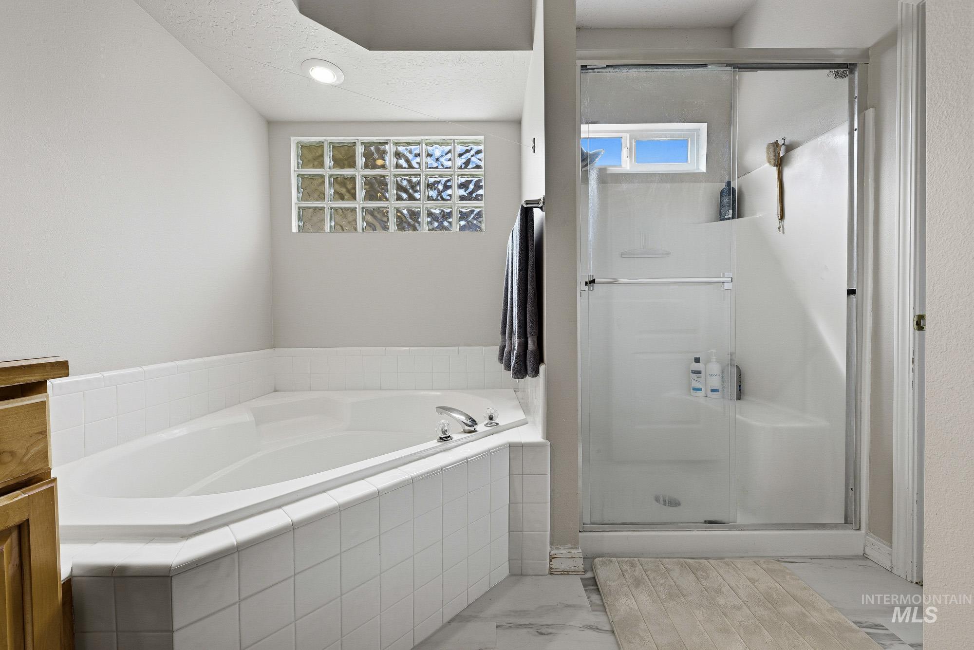 3043 S Slate Creek Way, Meridian, Idaho 83642, 5 Bedrooms, 3 Bathrooms, Residential For Sale, Price $634,900, 98983090