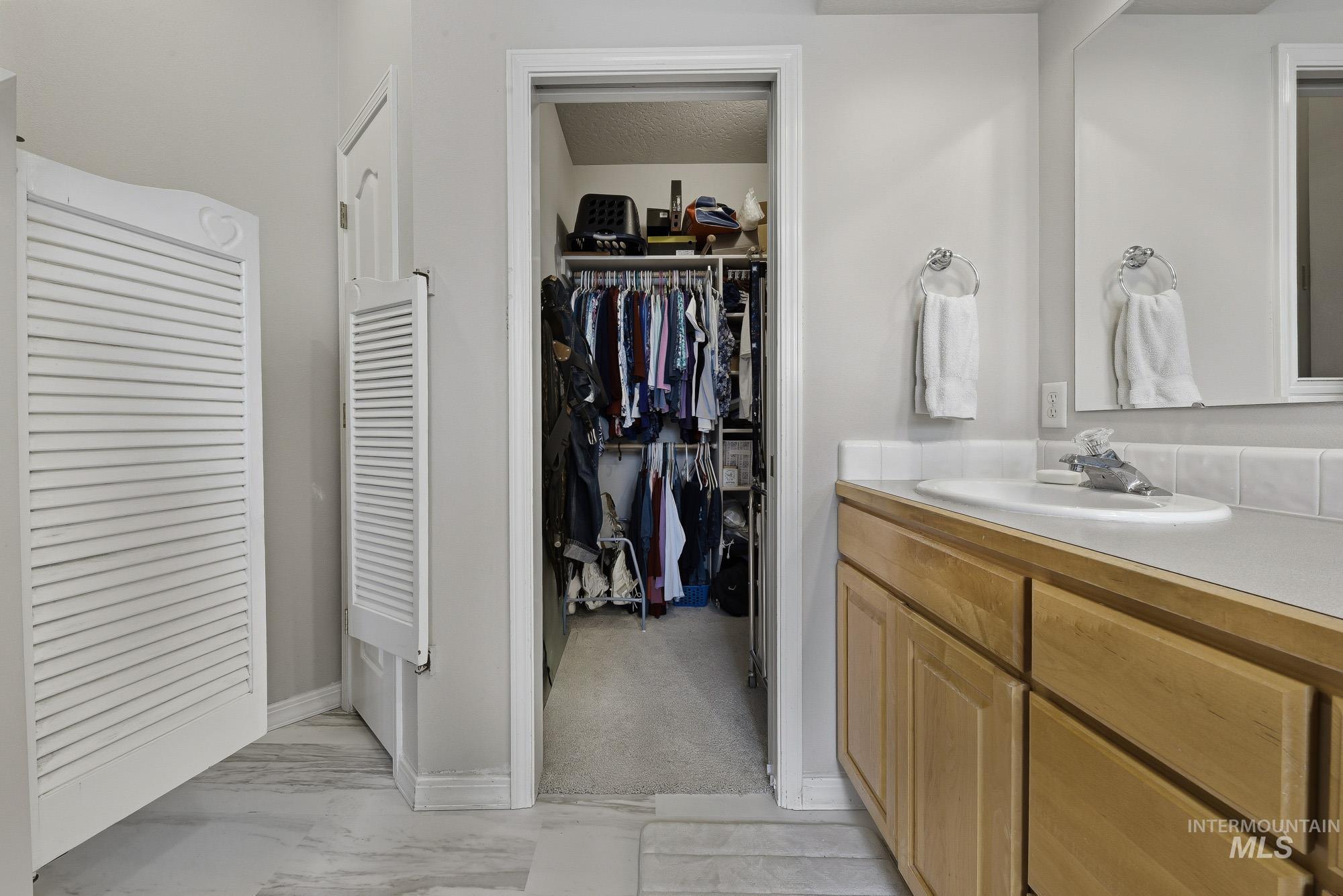 3043 S Slate Creek Way, Meridian, Idaho 83642, 5 Bedrooms, 3 Bathrooms, Residential For Sale, Price $634,900, 98983090