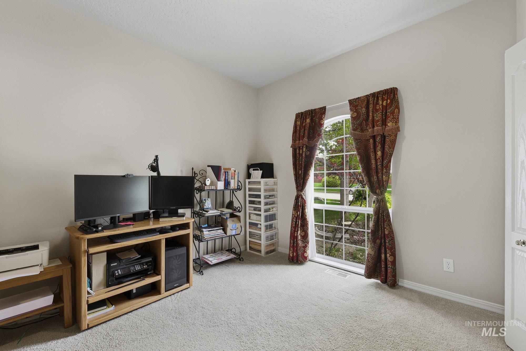 3043 S Slate Creek Way, Meridian, Idaho 83642, 5 Bedrooms, 3 Bathrooms, Residential For Sale, Price $634,900, 98983090