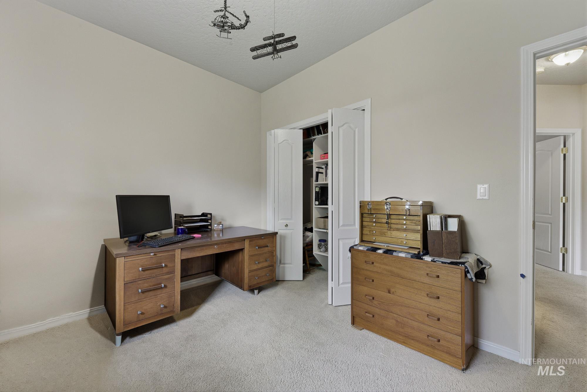 3043 S Slate Creek Way, Meridian, Idaho 83642, 5 Bedrooms, 3 Bathrooms, Residential For Sale, Price $634,900, 98983090