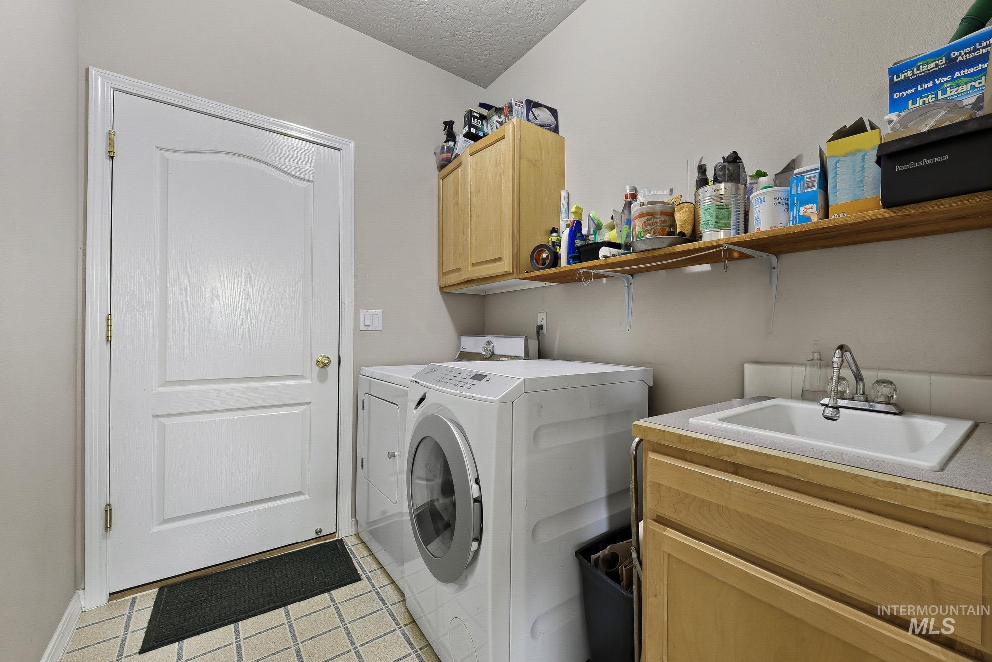 3043 S Slate Creek Way, Meridian, Idaho 83642, 5 Bedrooms, 3 Bathrooms, Residential For Sale, Price $634,900, 98983090