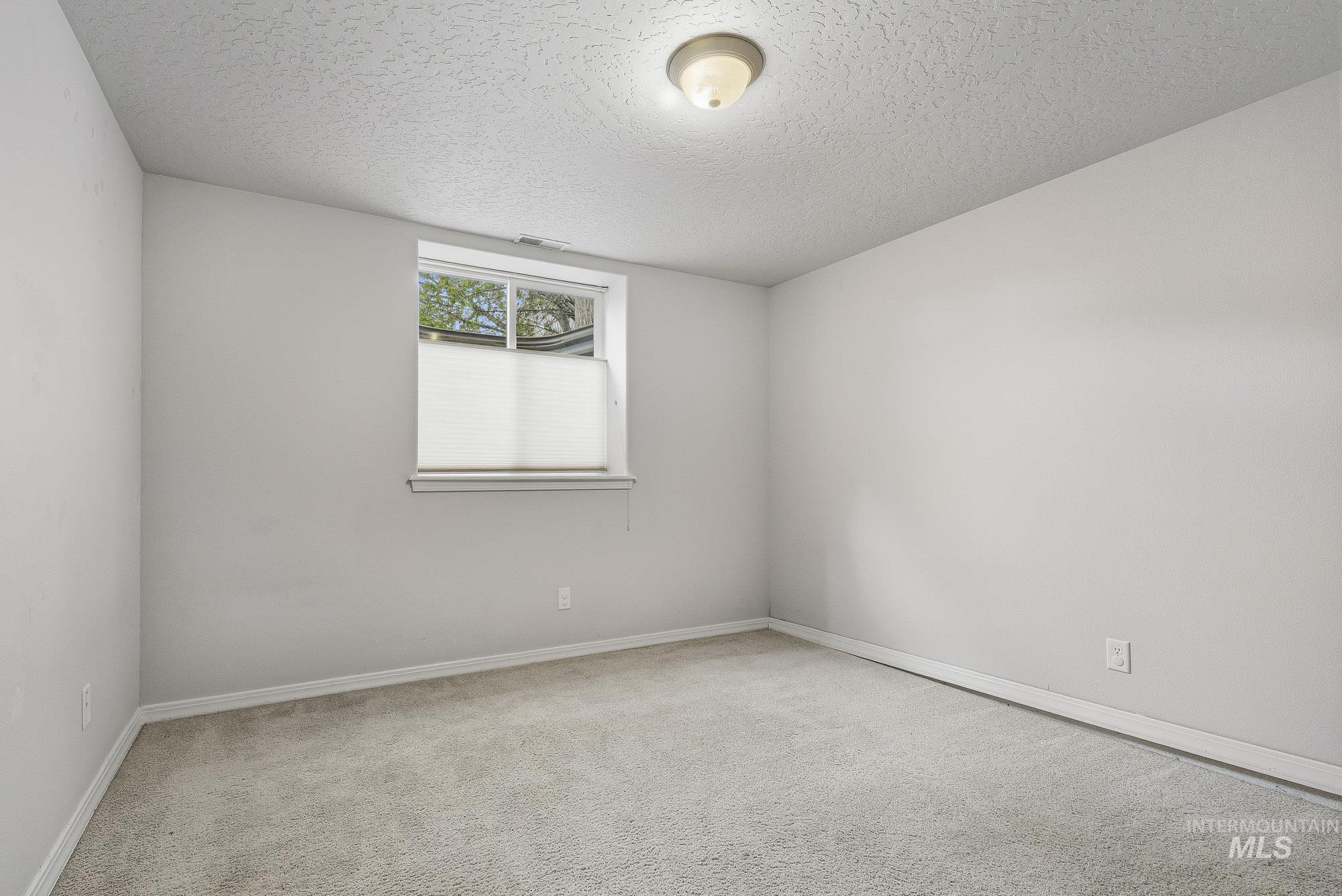 3043 S Slate Creek Way, Meridian, Idaho 83642, 5 Bedrooms, 3 Bathrooms, Residential For Sale, Price $634,900, 98983090