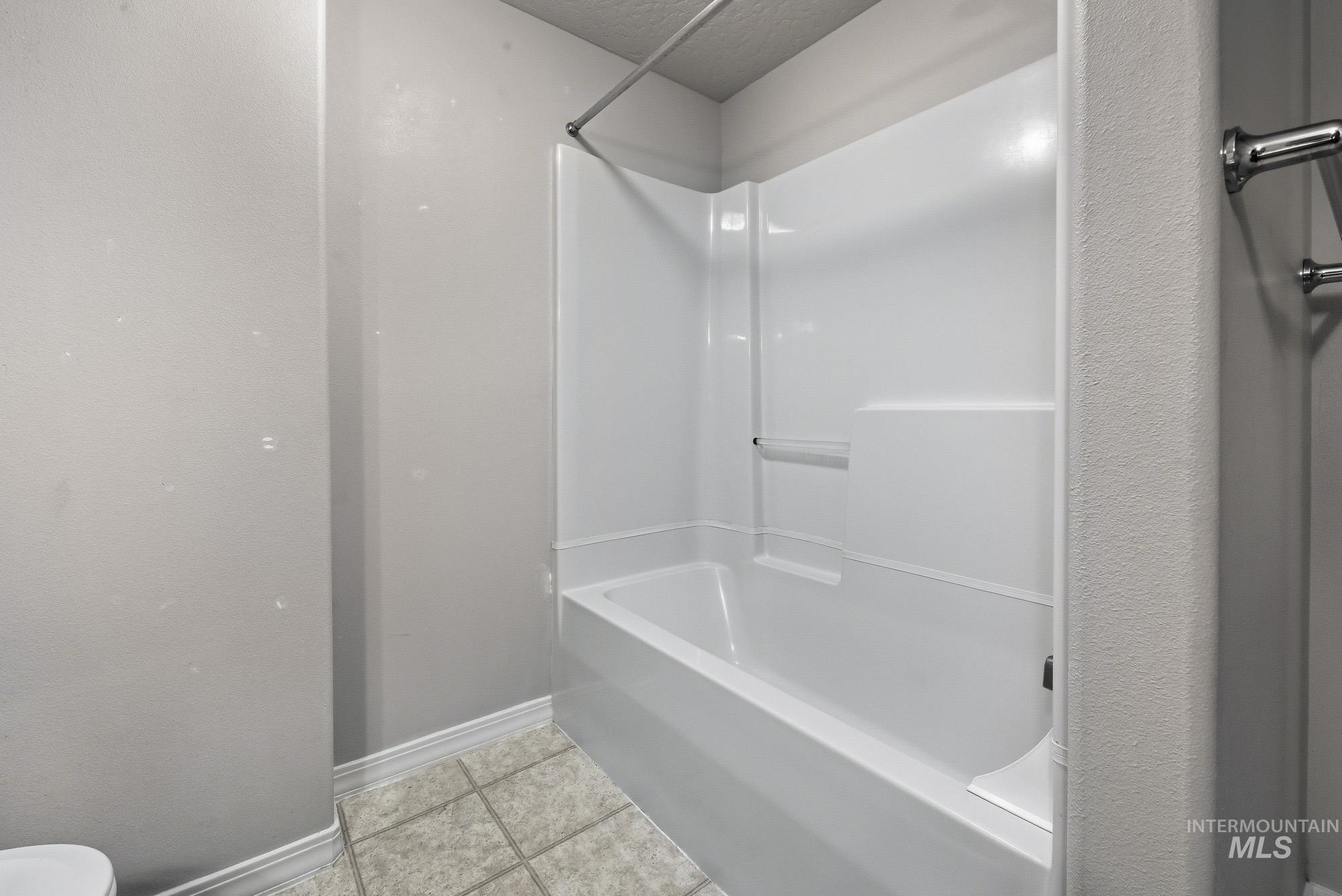 3043 S Slate Creek Way, Meridian, Idaho 83642, 5 Bedrooms, 3 Bathrooms, Residential For Sale, Price $634,900, 98983090