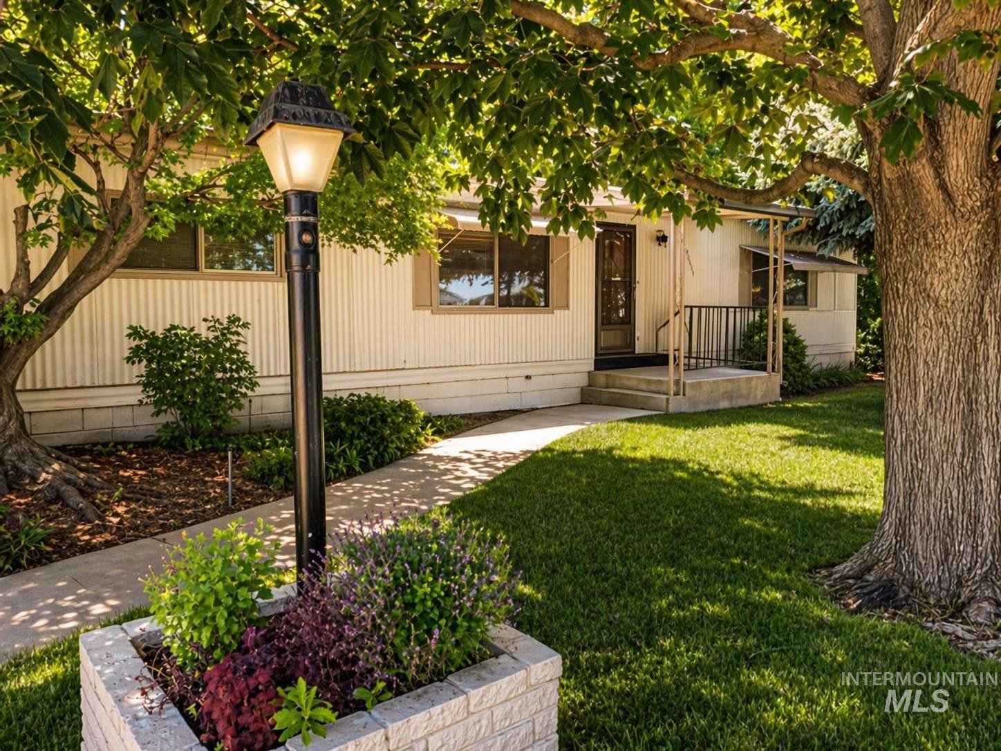 10565 W Halstead Dr, Boise, Idaho 83704, 2 Bedrooms, 2 Bathrooms, Residential For Sale, Price $199,000, 98983107