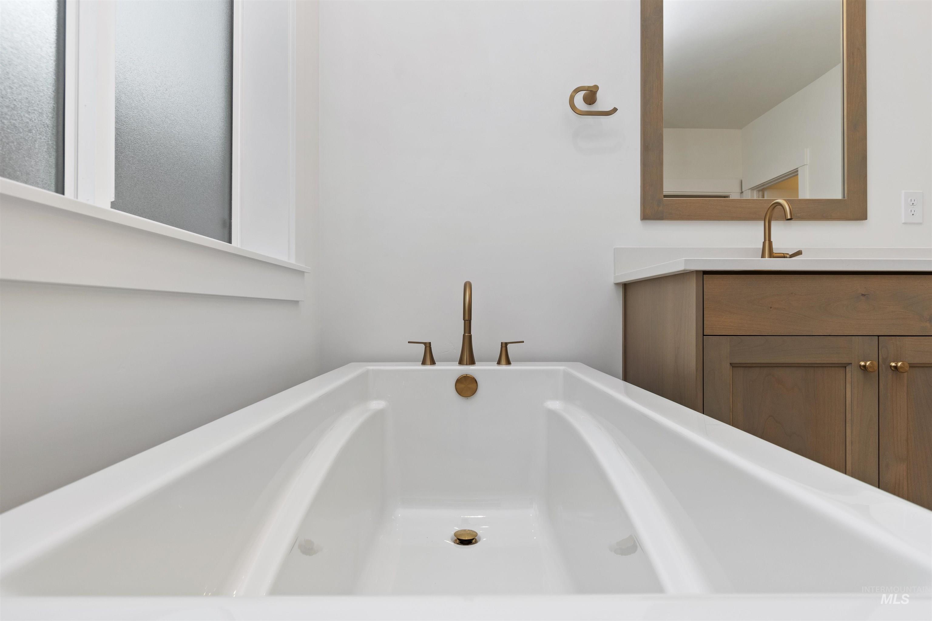 10858 W Cruden Bay Ln, Kuna, Idaho 83634, 4 Bedrooms, 2 Bathrooms, Residential For Sale, Price $659,880, 98983110