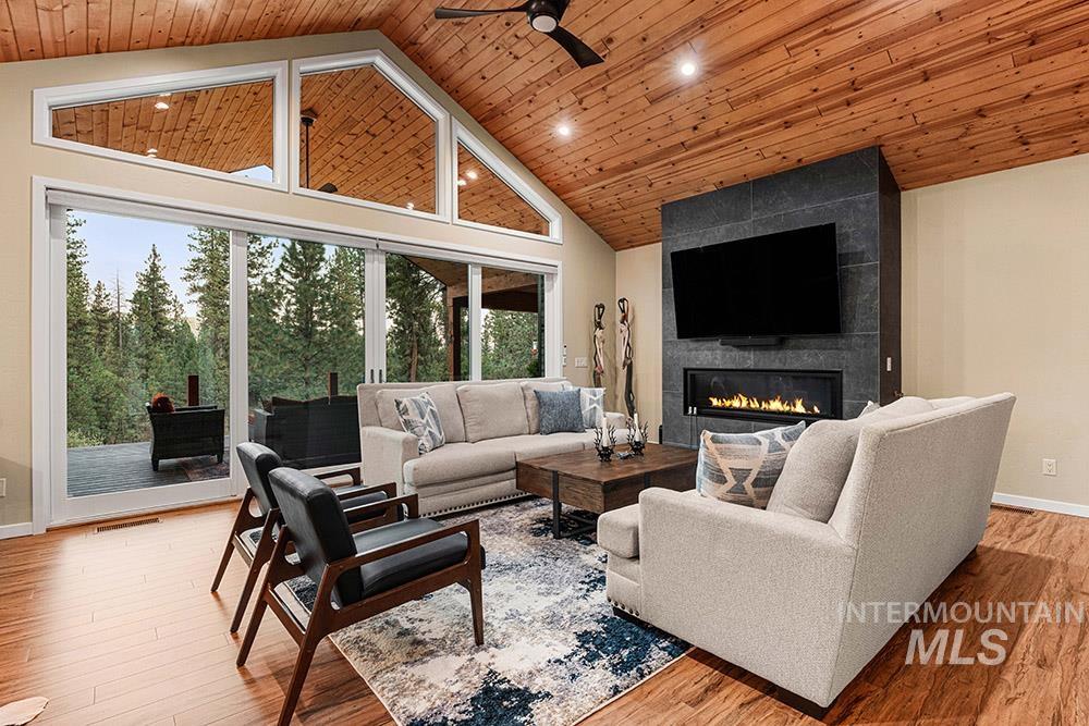 86 Tacoma Place, Garden Valley, Idaho 83622, 3 Bedrooms, 2.5 Bathrooms, Residential For Sale, Price $3,500,000,MLS 98983111