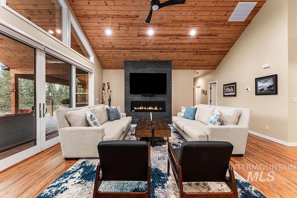 86 Tacoma Place, Garden Valley, Idaho 83622, 3 Bedrooms, 2.5 Bathrooms, Residential For Sale, Price $3,500,000,MLS 98983111